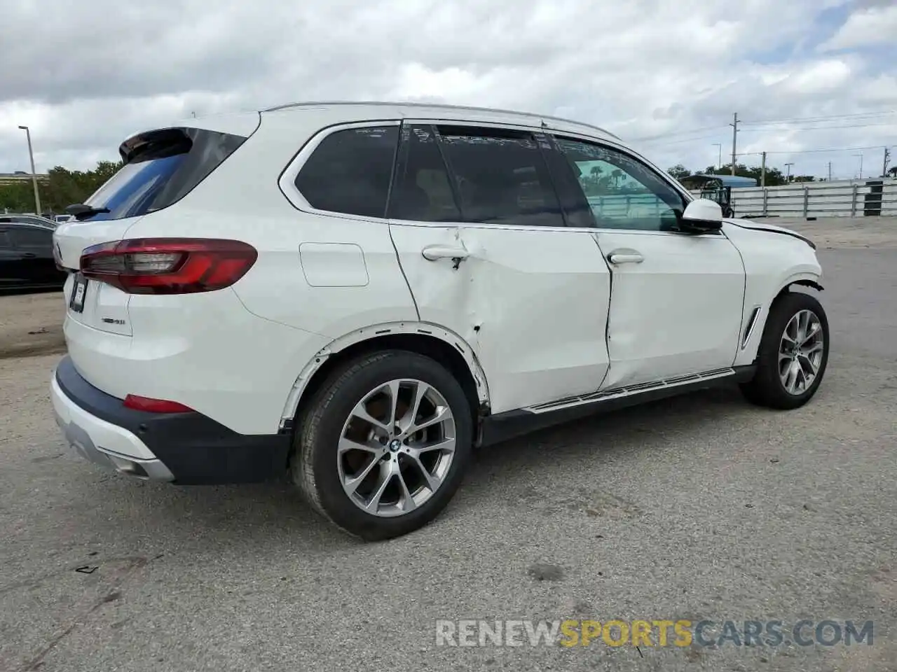 3 Photograph of a damaged car 5UXCR4C04P9P25546 BMW X5 2023