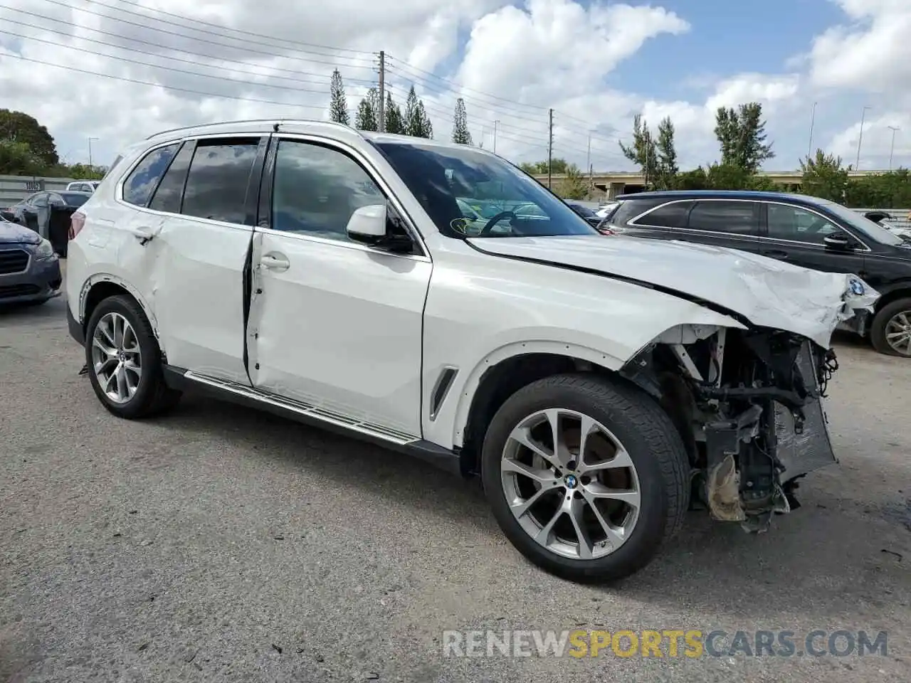 4 Photograph of a damaged car 5UXCR4C04P9P25546 BMW X5 2023