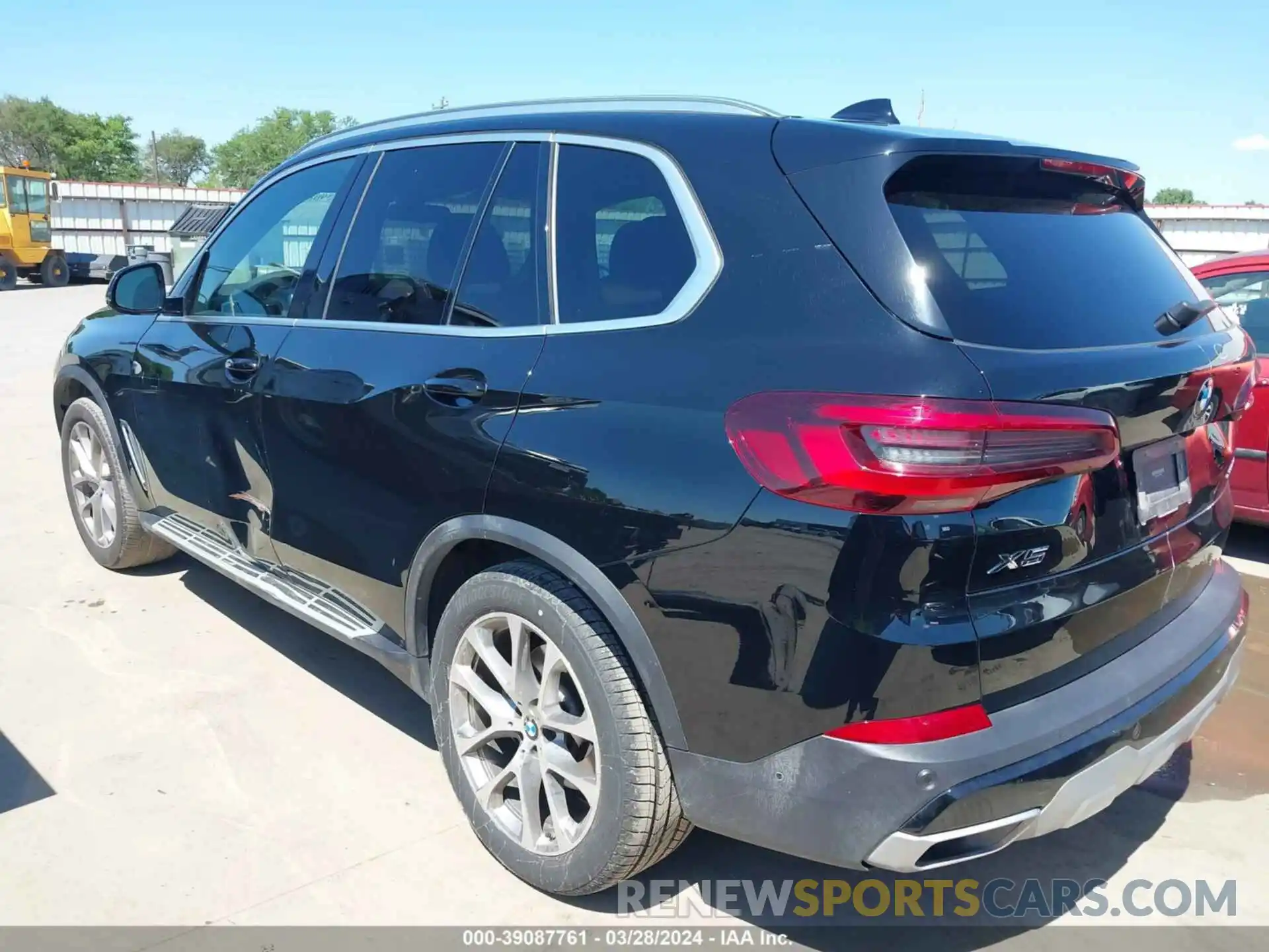 3 Photograph of a damaged car 5UXCR6C01P9P18470 BMW X5 2023