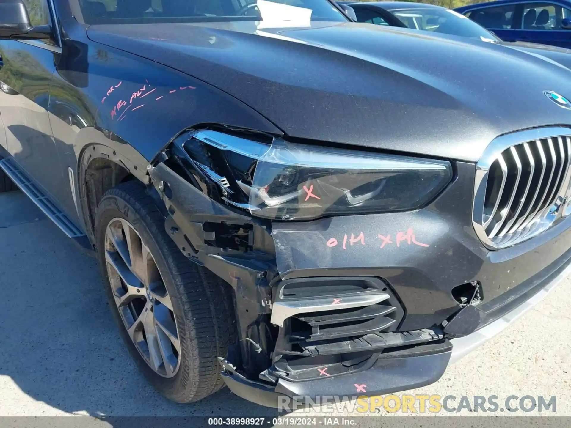 6 Photograph of a damaged car 5UXCR6C01P9P64736 BMW X5 2023