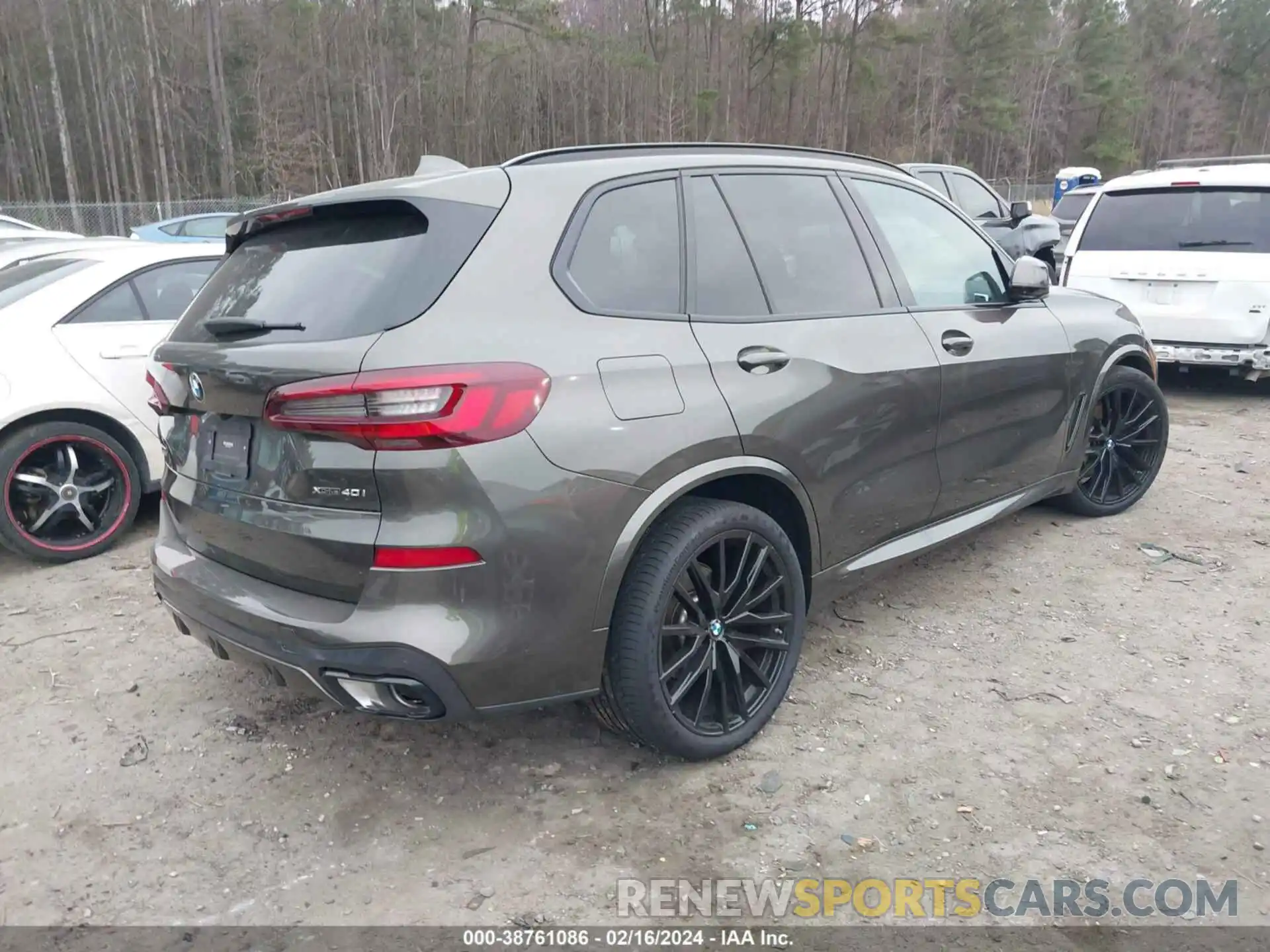 4 Photograph of a damaged car 5UXCR6C05P9R23144 BMW X5 2023