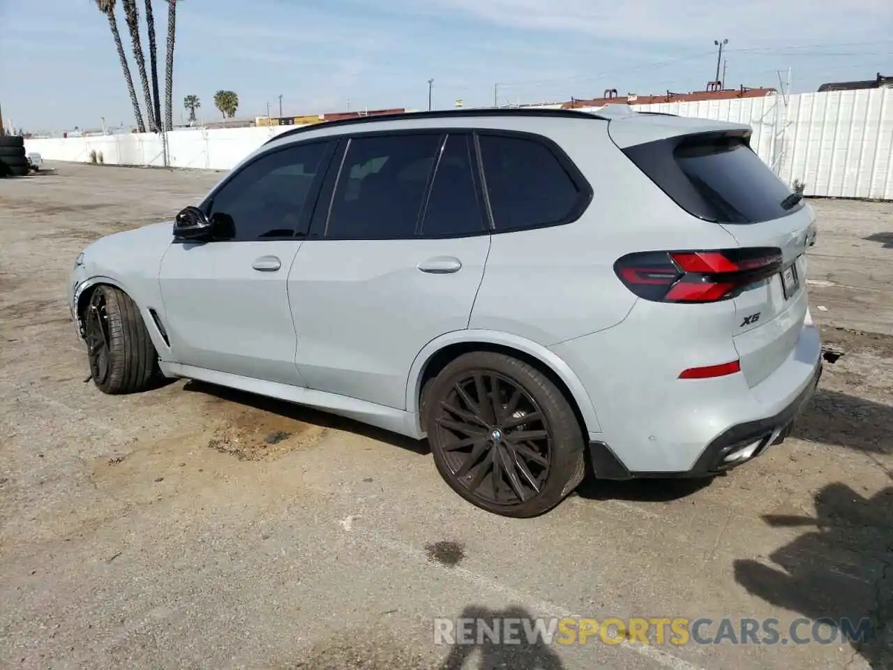 2 Photograph of a damaged car 5UX13EU03R9U08583 BMW X5 2024