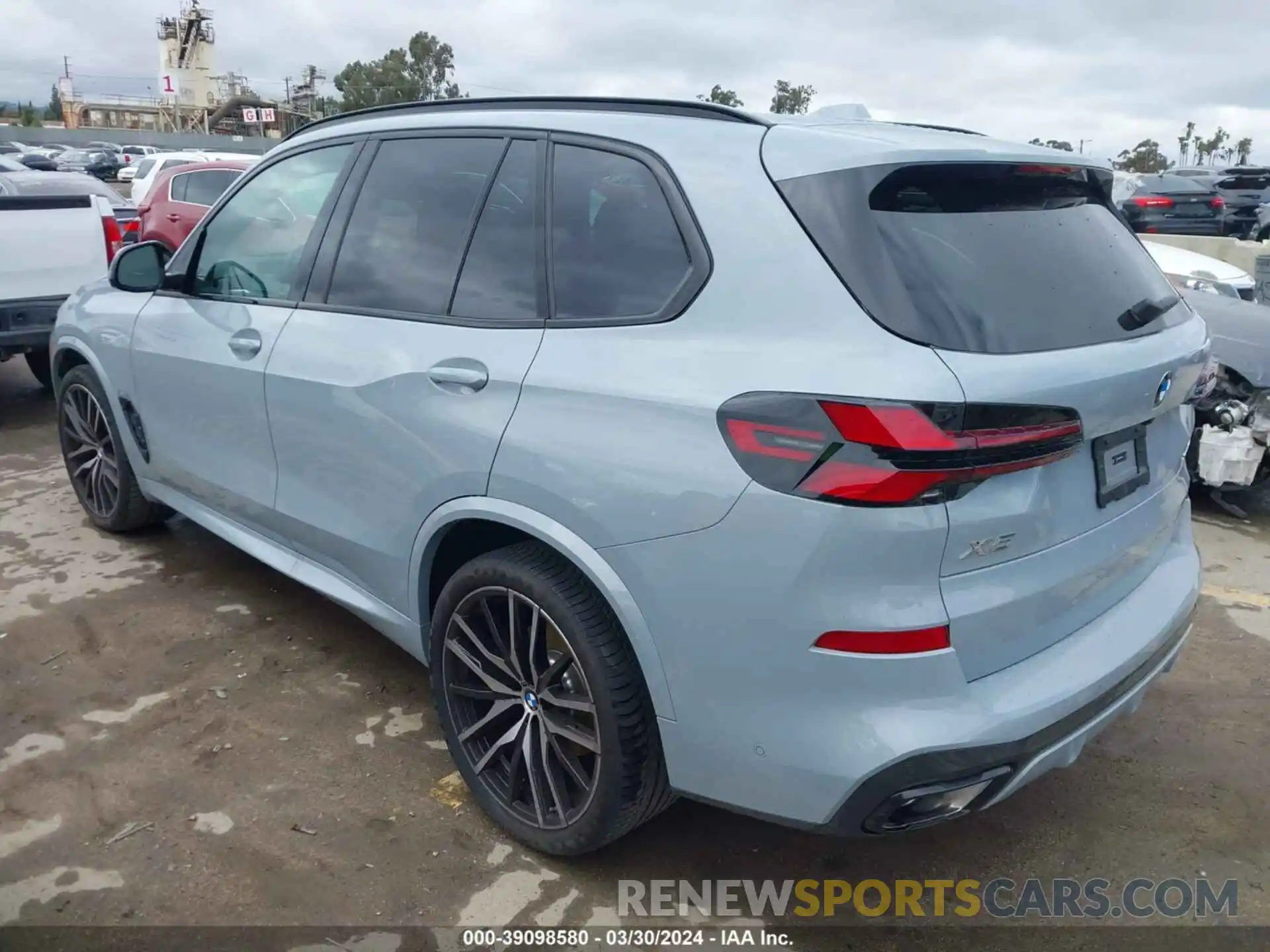 3 Фотография поврежденного автомобиля 5UX13EU05R9V18258 BMW X5 2024