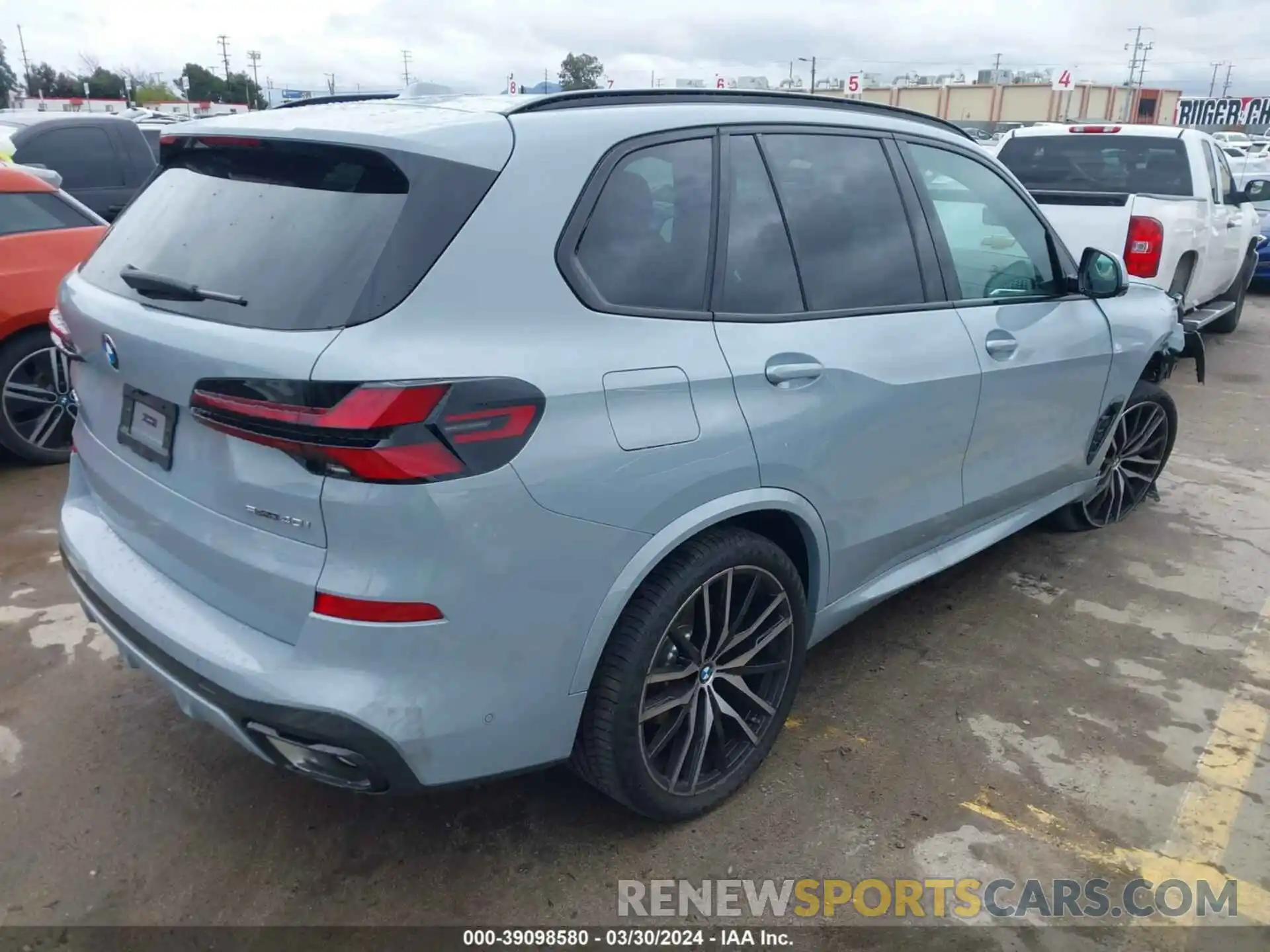 4 Фотография поврежденного автомобиля 5UX13EU05R9V18258 BMW X5 2024