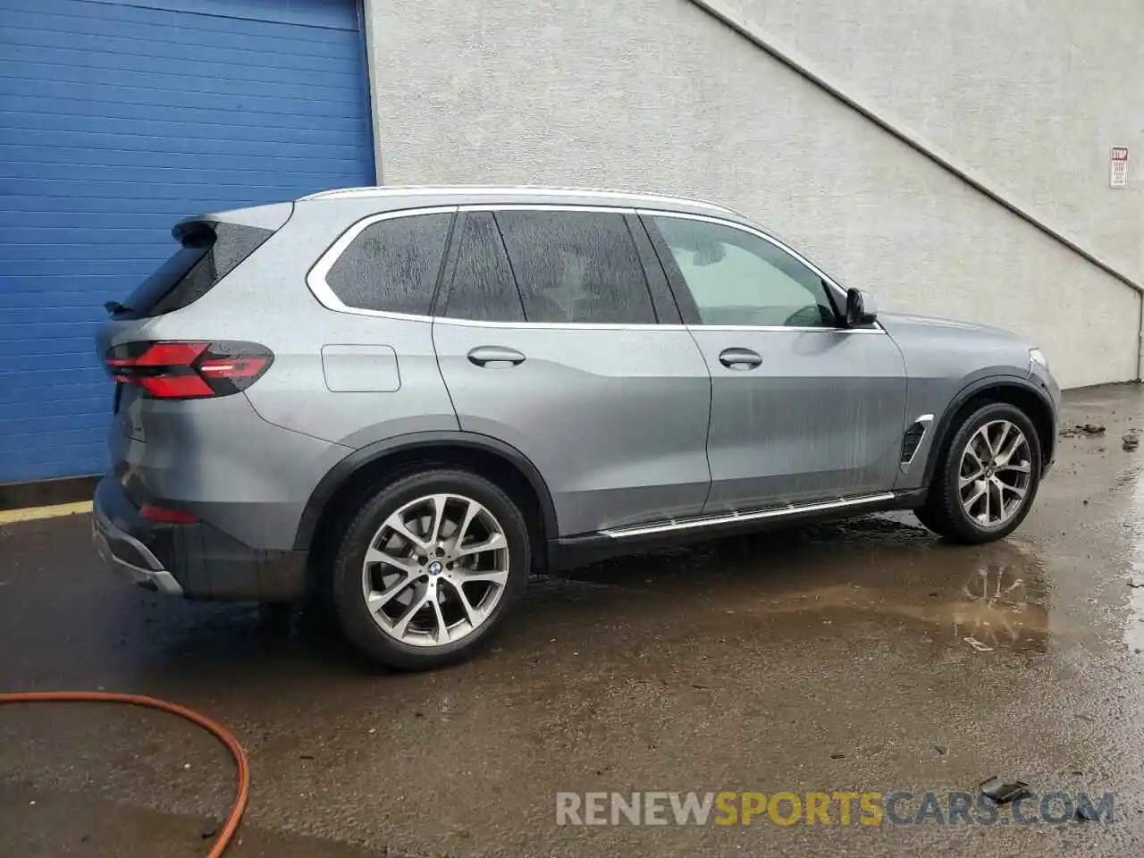 3 Photograph of a damaged car 5UX23EU00R9S15277 BMW X5 2024