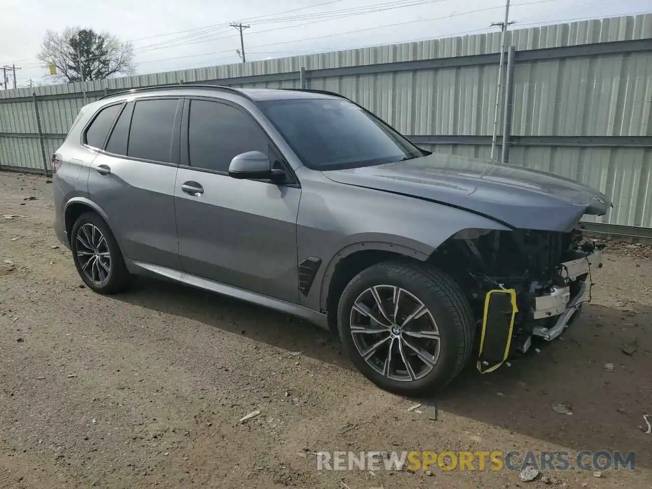 4 Photograph of a damaged car 5UX23EU0XR9S32149 BMW X5 2024