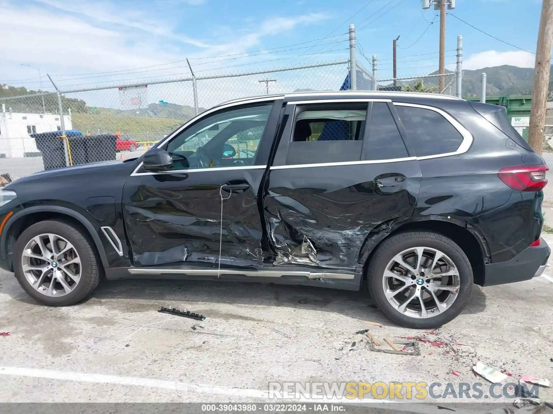 13 Photograph of a damaged car 5UXTA6C05M9D30096 BMW X5 PHEV 2021