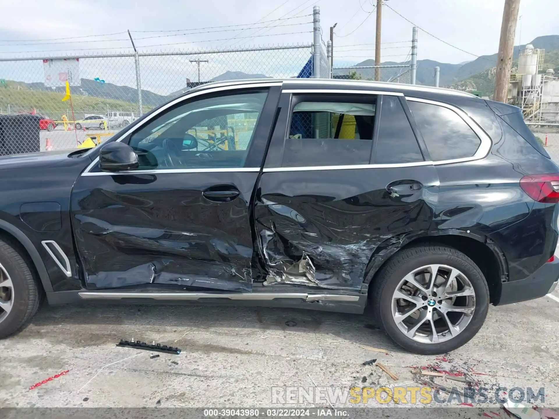 6 Photograph of a damaged car 5UXTA6C05M9D30096 BMW X5 PHEV 2021