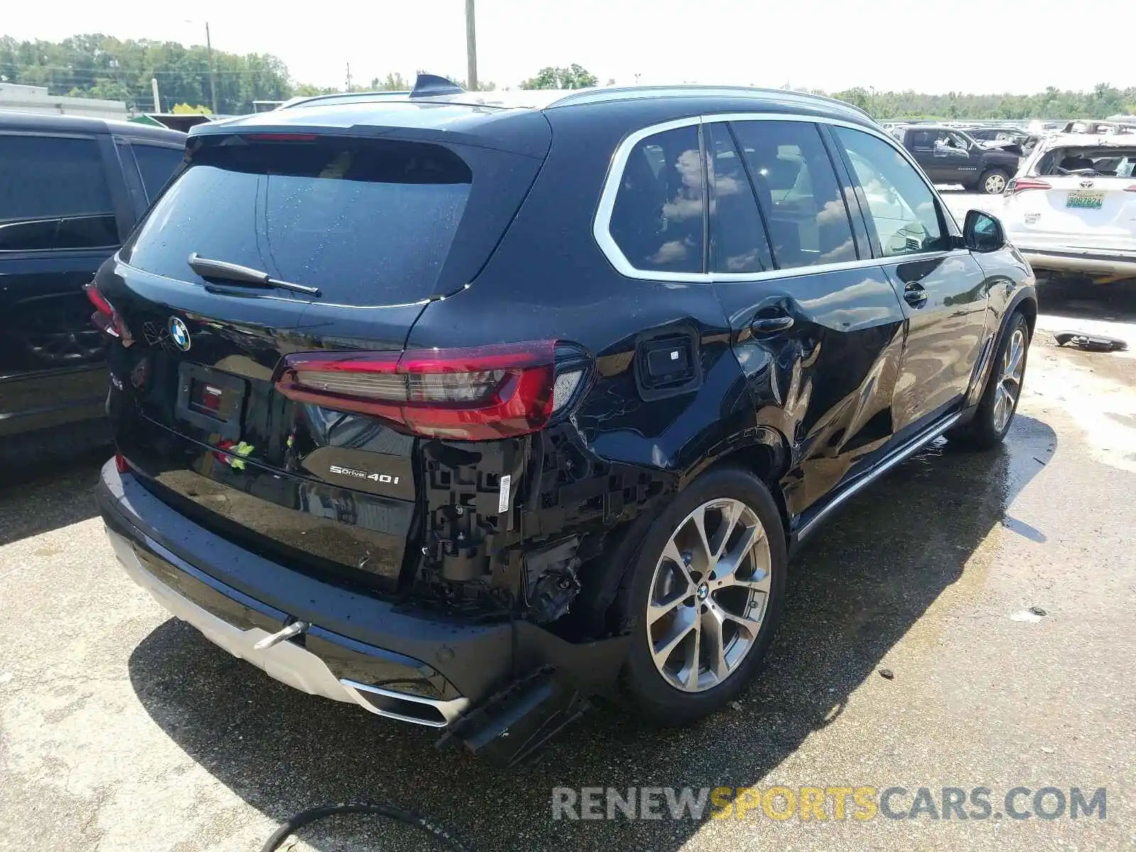 4 Photograph of a damaged car 5UXCR4C05L9D00124 BMW X5 SDRIVE 2020