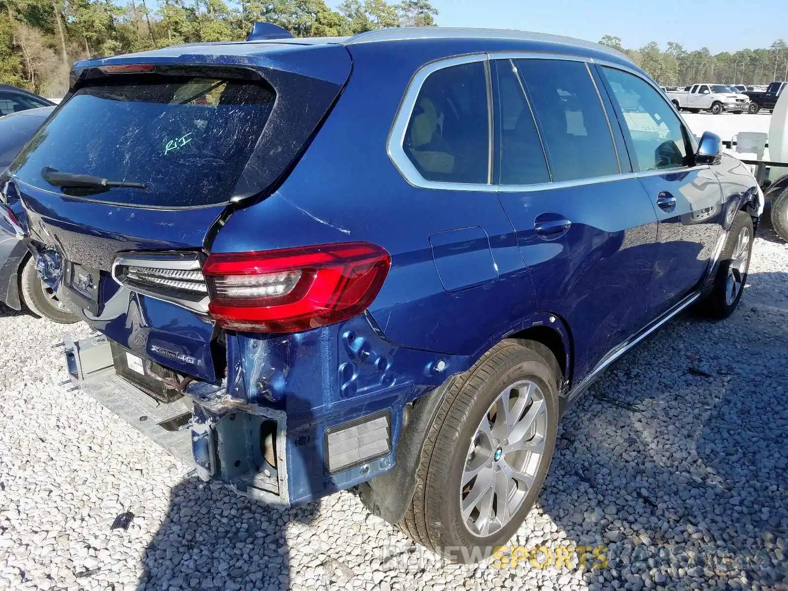 4 Photograph of a damaged car 5UXCR6C50KLL01350 BMW X5 XDRIVE4 2019