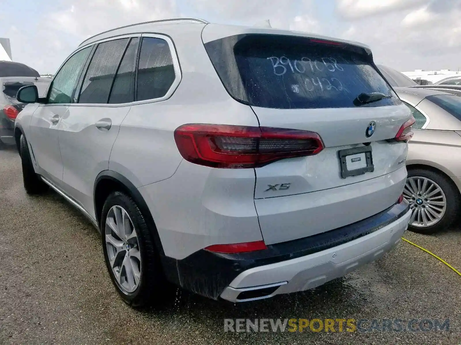 3 Photograph of a damaged car 5UXCR6C50KLL10422 BMW X5 XDRIVE4 2019