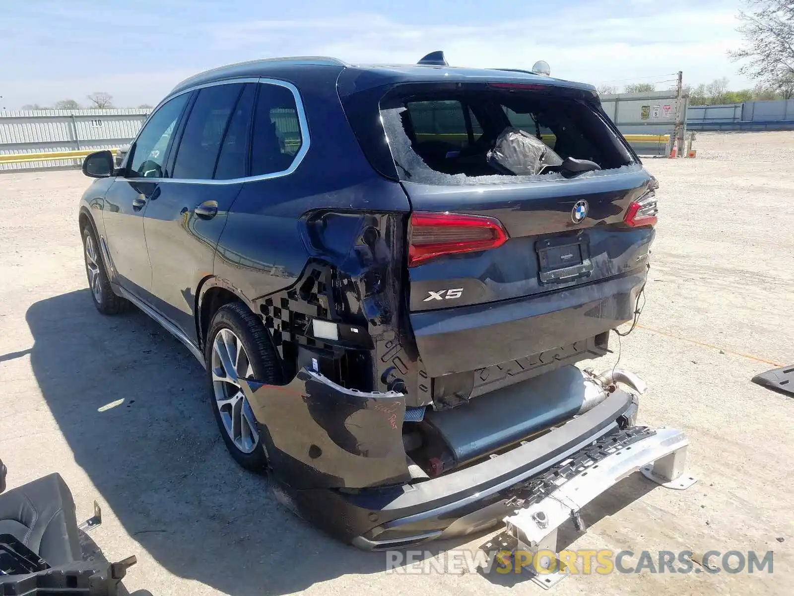 3 Photograph of a damaged car 5UXCR6C52KLK79724 BMW X5 XDRIVE4 2019