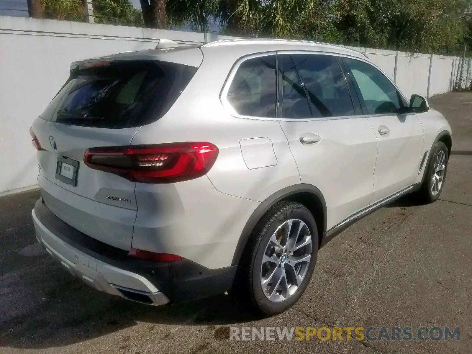 4 Photograph of a damaged car 5UXCR6C53KLL05361 BMW X5 XDRIVE4 2019