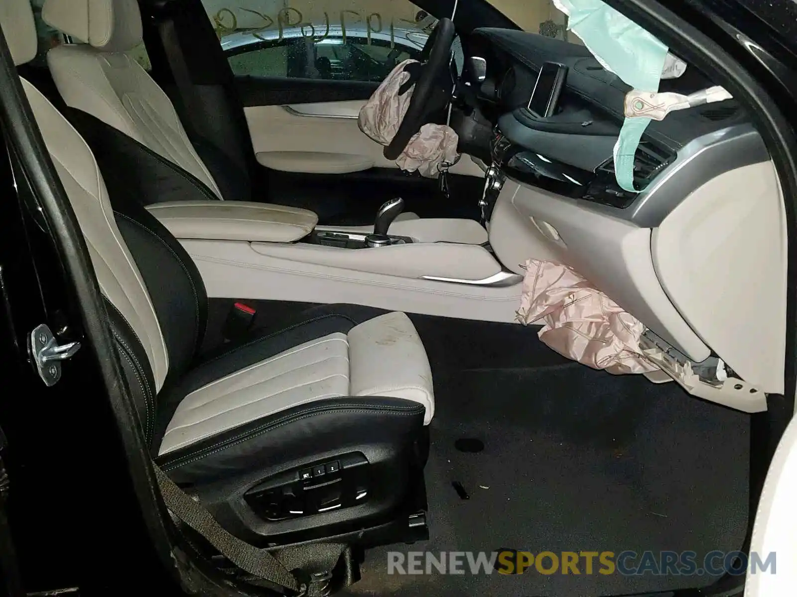 5 Photograph of a damaged car 5UXKU6C54KLP60620 BMW X6 2019