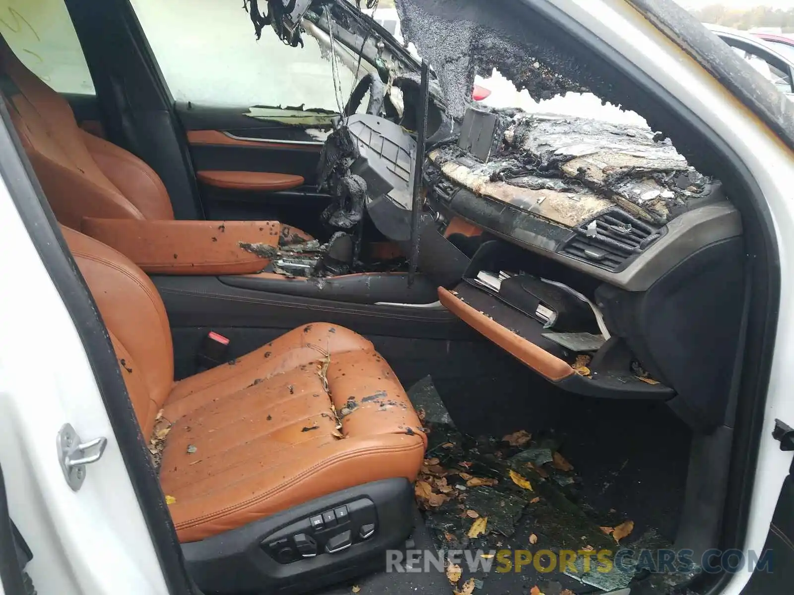 5 Photograph of a damaged car 5YMKW8C5XK0Y74976 BMW X6 2019