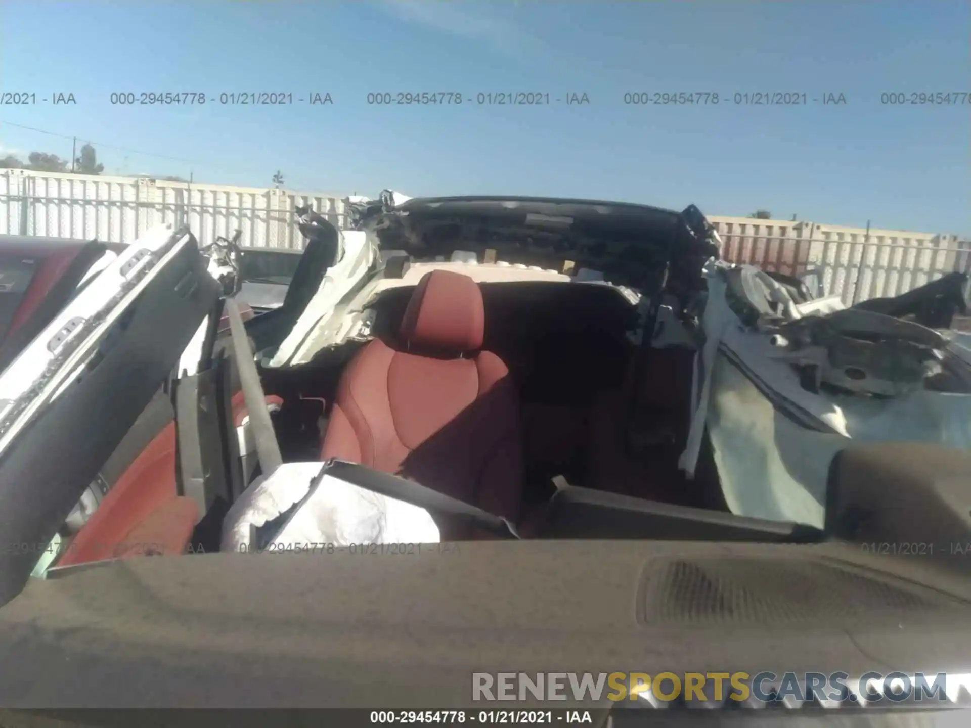6 Photograph of a damaged car 5UXCY6C01L9C05607 BMW X6 2020