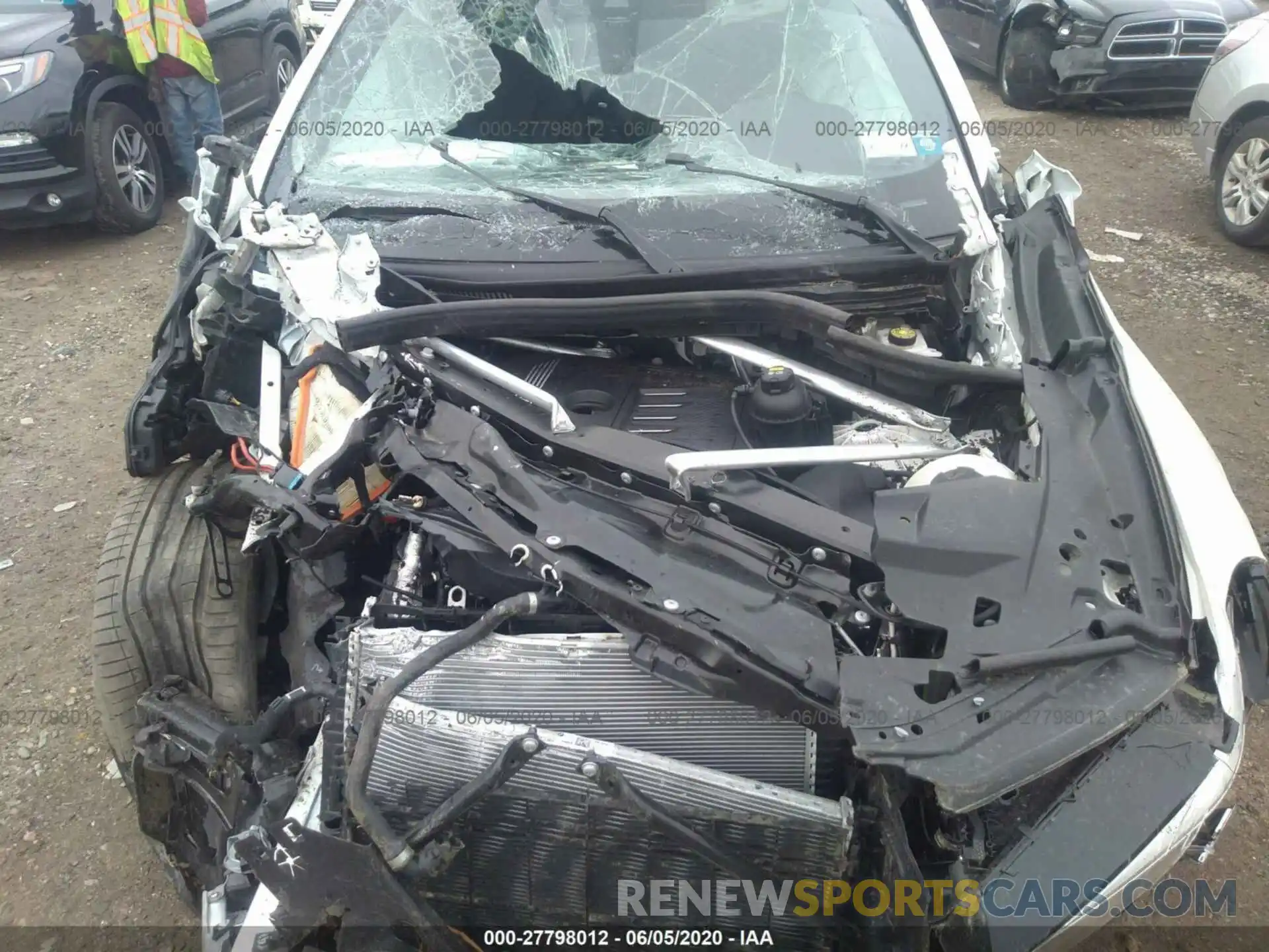 10 Photograph of a damaged car 5UXCY6C07L9C02341 BMW X6 2020