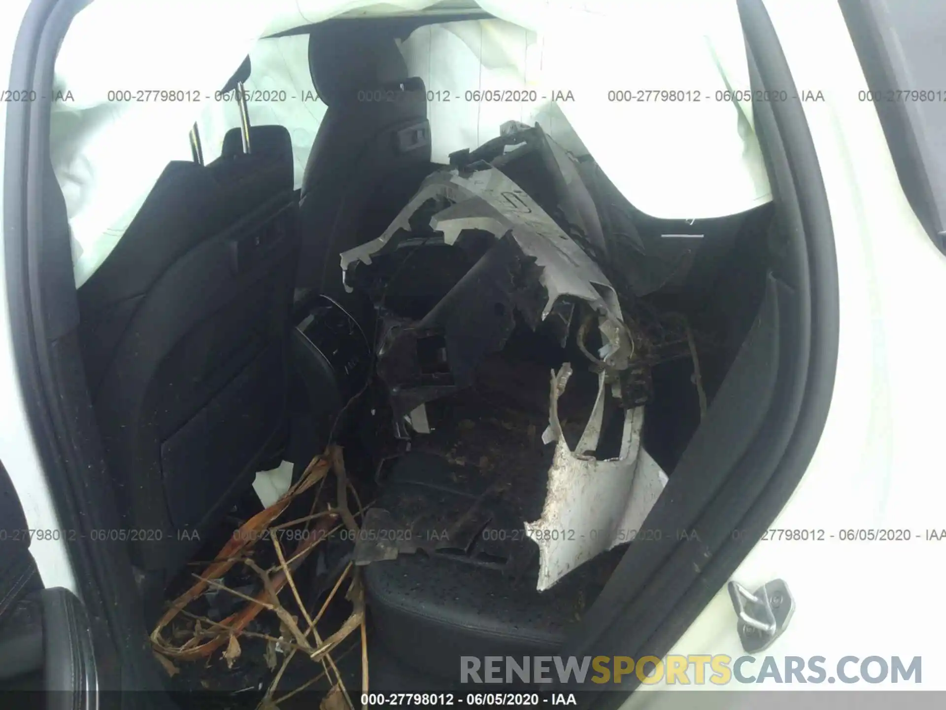 8 Photograph of a damaged car 5UXCY6C07L9C02341 BMW X6 2020