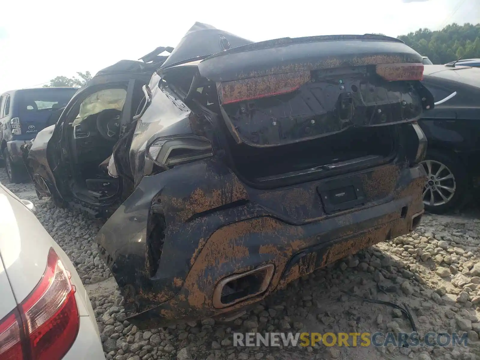 3 Photograph of a damaged car 5UXCY8C02LLE40483 BMW X6 2020