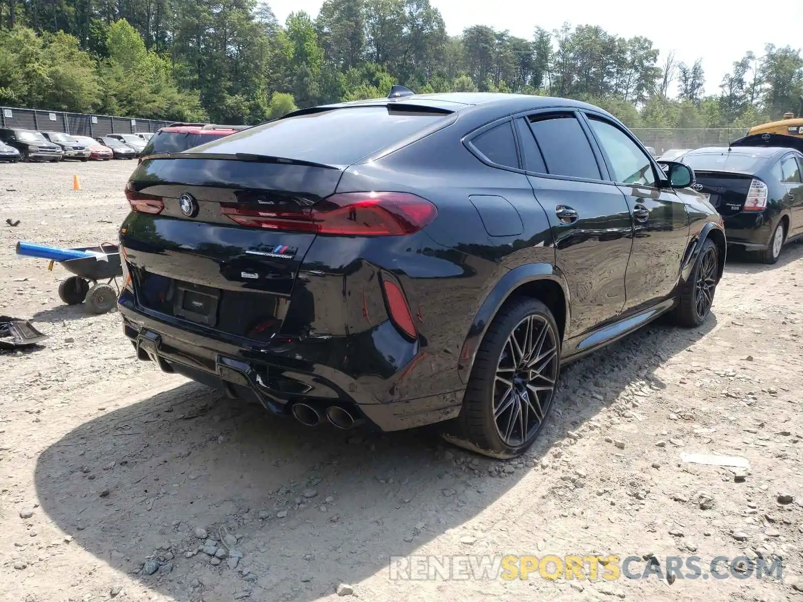 4 Photograph of a damaged car 5YMCY0C04L9D55619 BMW X6 2020