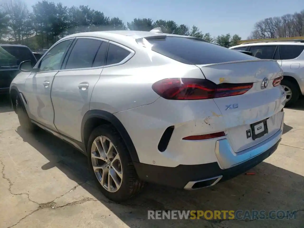 3 Photograph of a damaged car 5UXCY6C02M9E54421 BMW X6 2021