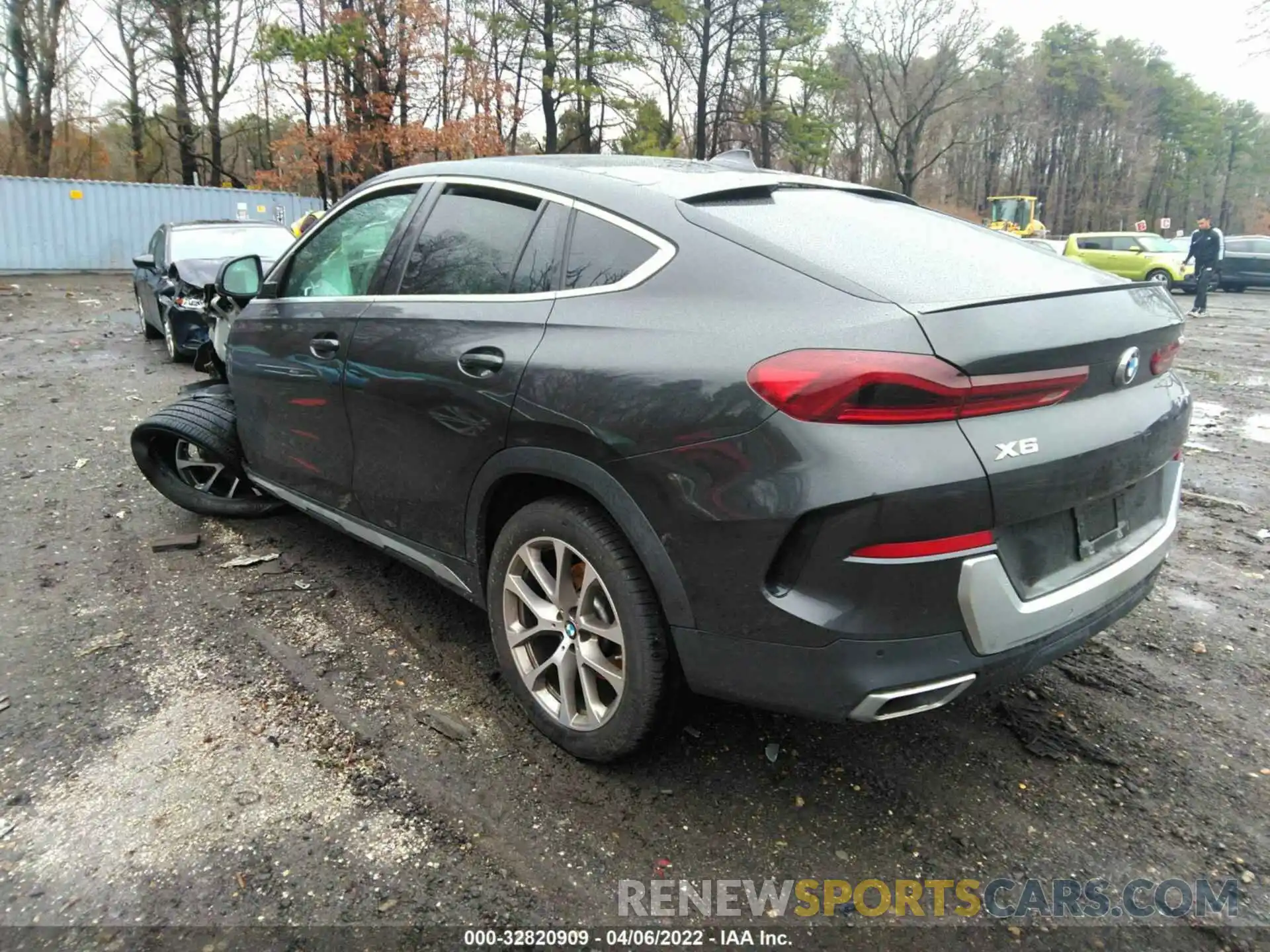 3 Photograph of a damaged car 5UXCY6C02M9G27032 BMW X6 2021