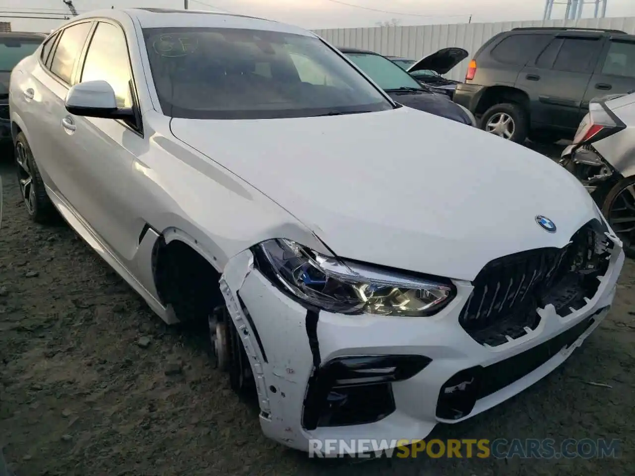 1 Photograph of a damaged car 5UXCY6C02M9G73914 BMW X6 2021