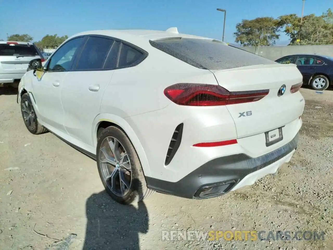 3 Photograph of a damaged car 5UXCY6C02M9H56484 BMW X6 2021