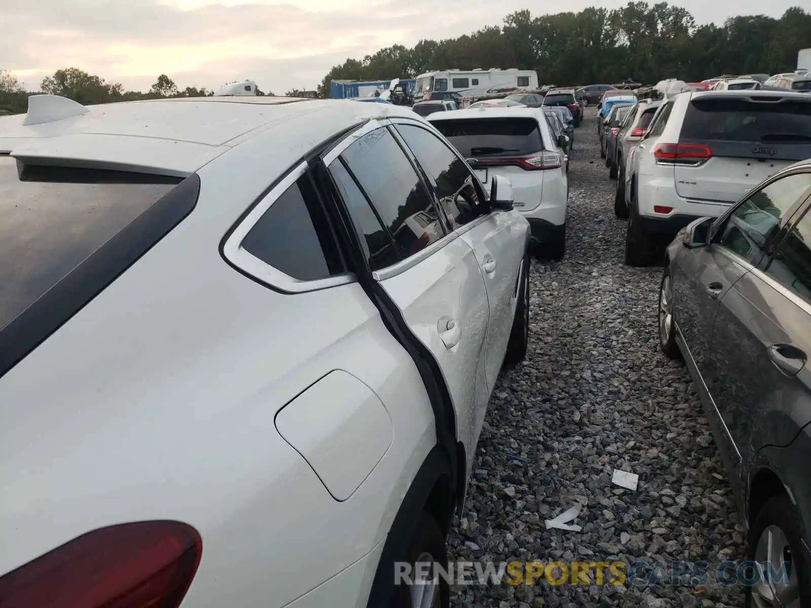 9 Photograph of a damaged car 5UXCY6C03M9F63633 BMW X6 2021