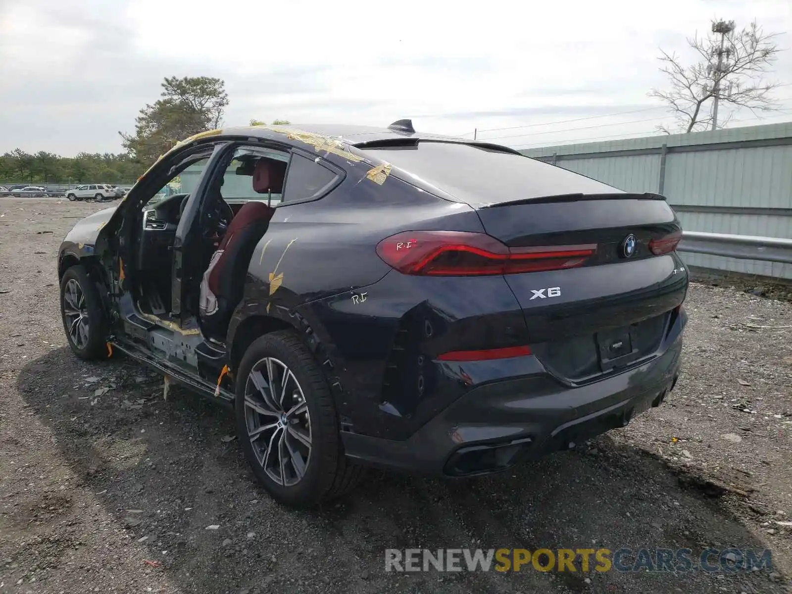 3 Photograph of a damaged car 5UXCY6C05M9F89327 BMW X6 2021