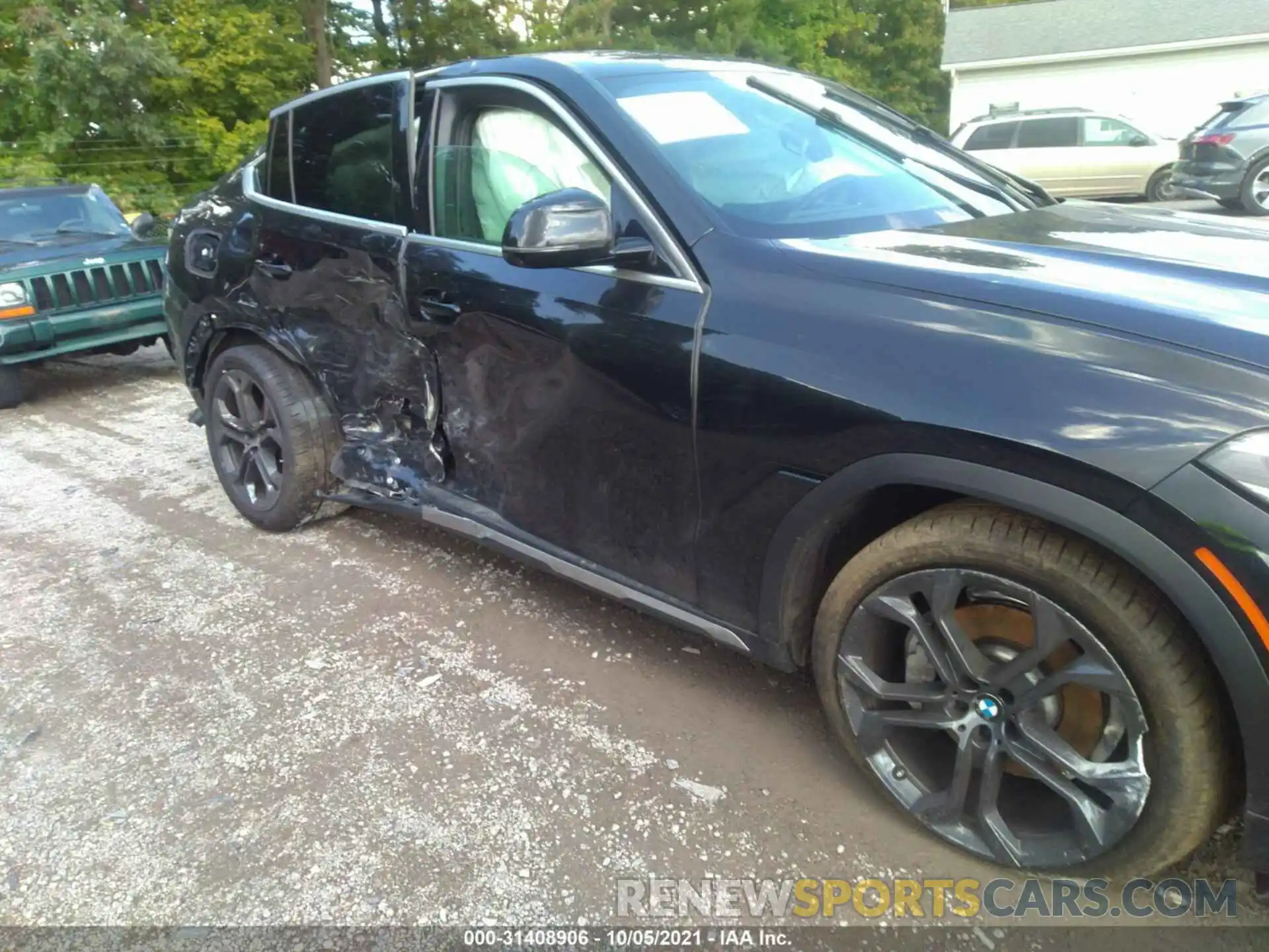 6 Photograph of a damaged car 5UXCY6C09M9G30493 BMW X6 2021