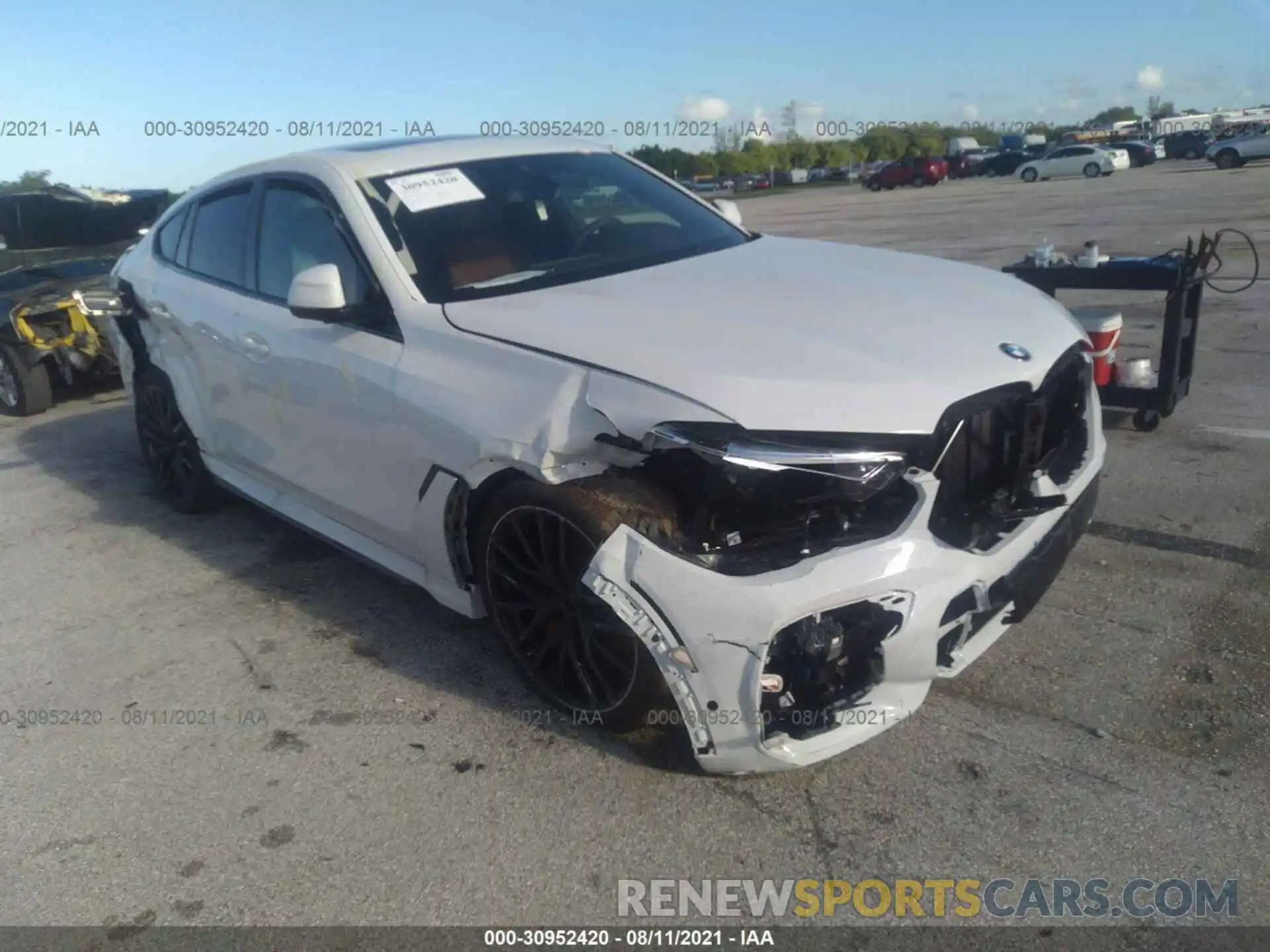 1 Photograph of a damaged car 5UXCY8C03M9H19536 BMW X6 2021