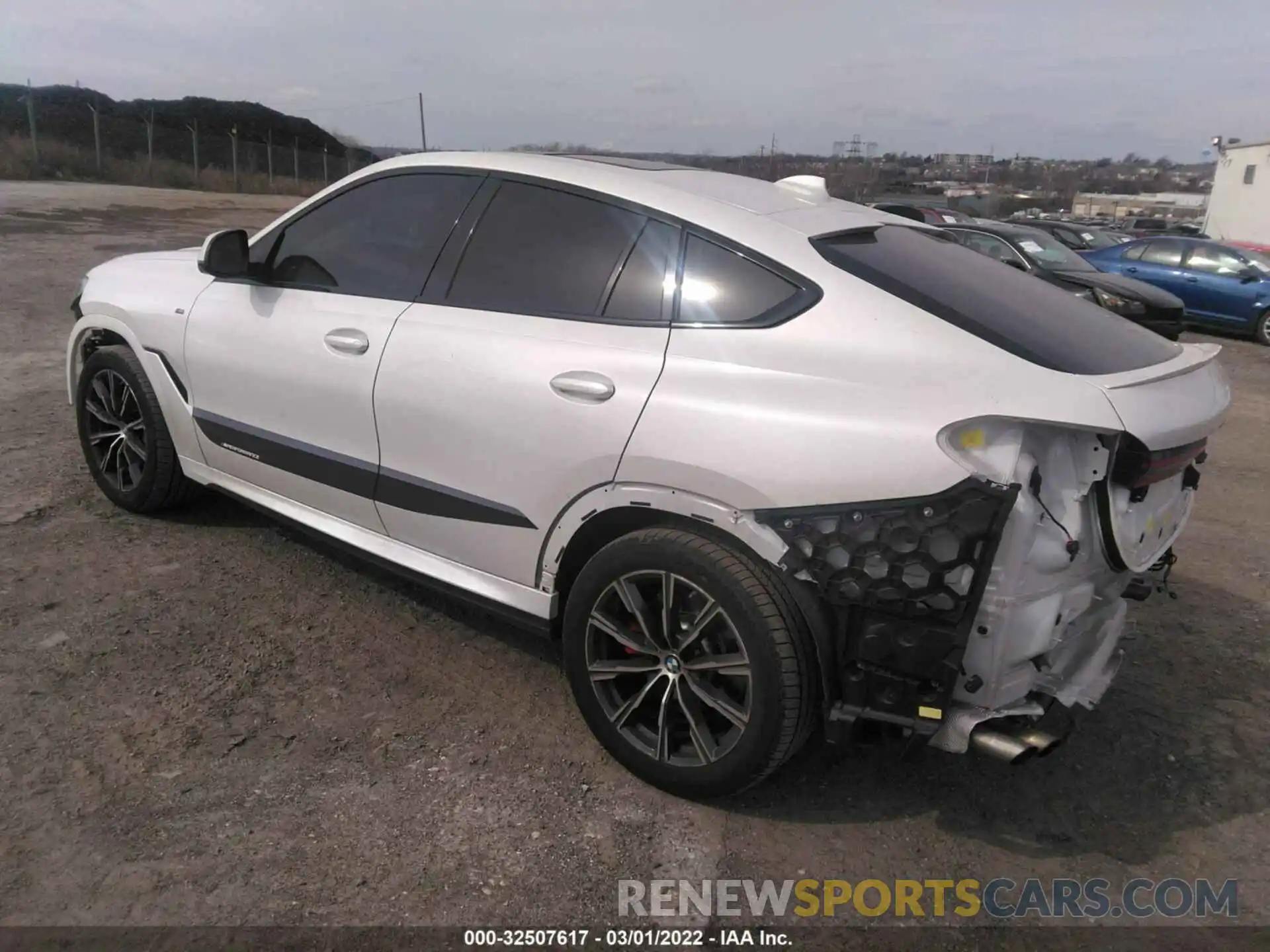 3 Photograph of a damaged car 5UXCY8C09M9E88934 BMW X6 2021