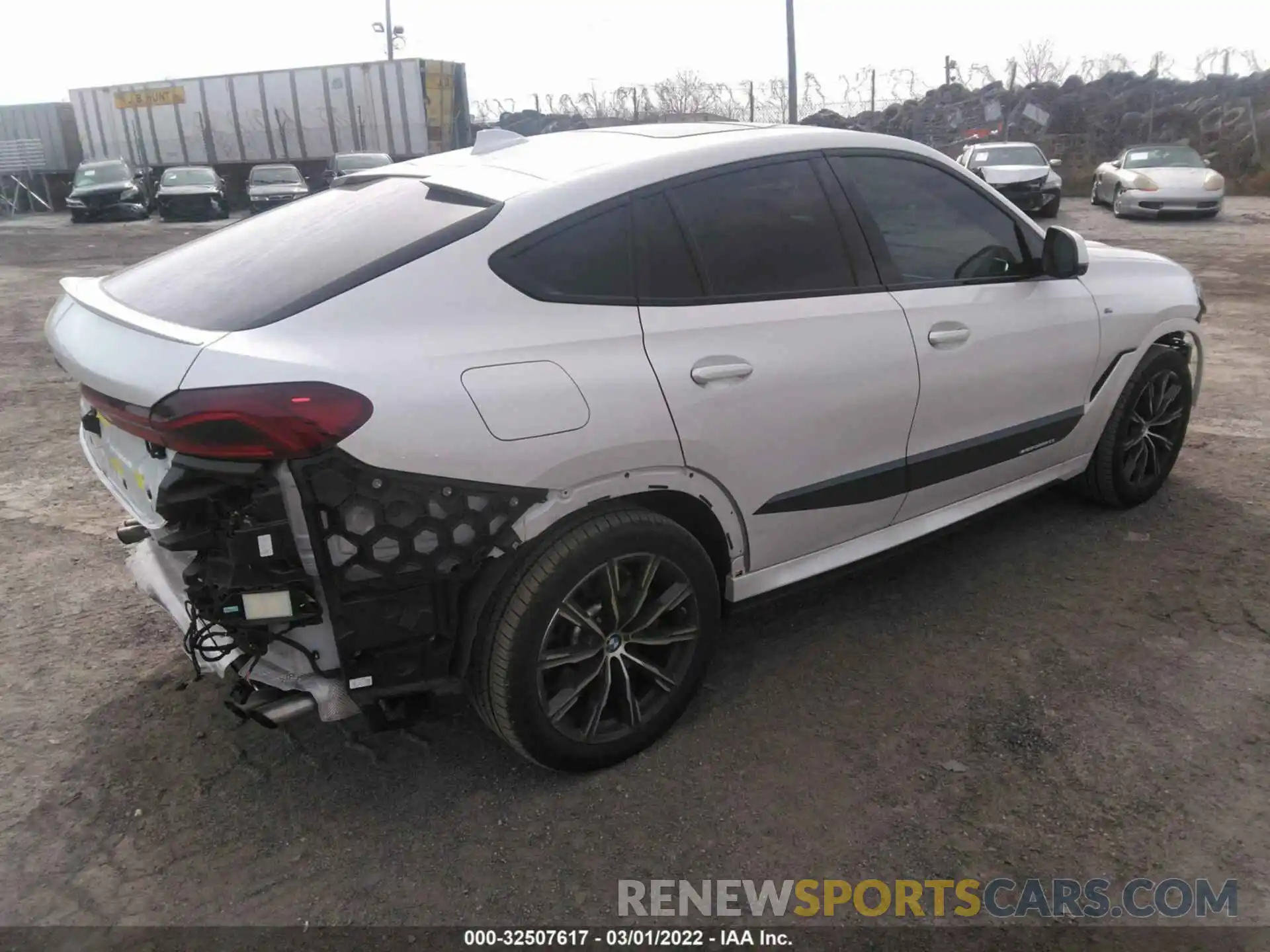 4 Photograph of a damaged car 5UXCY8C09M9E88934 BMW X6 2021