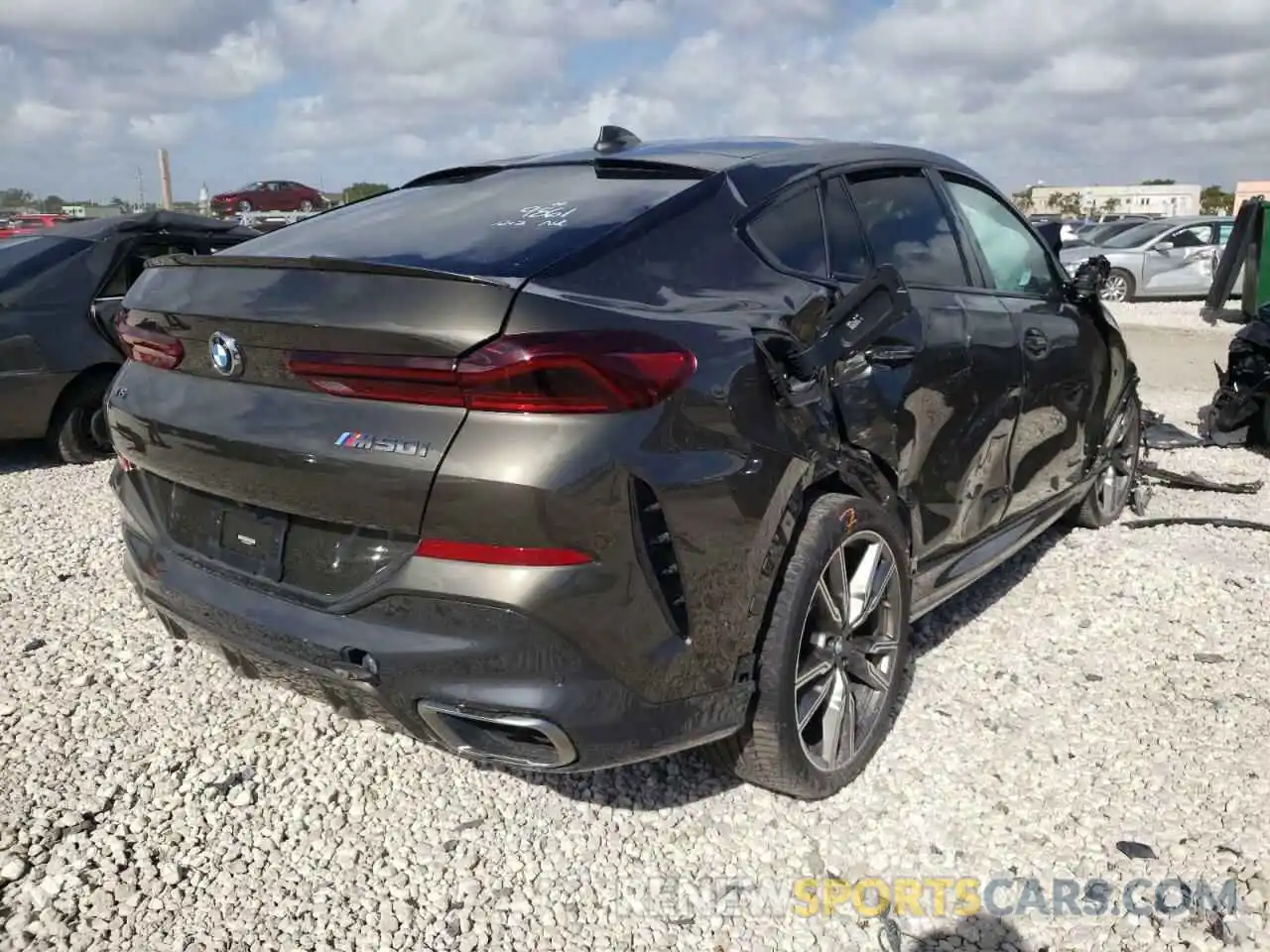 4 Photograph of a damaged car 5UXCY8C09M9F89861 BMW X6 2021