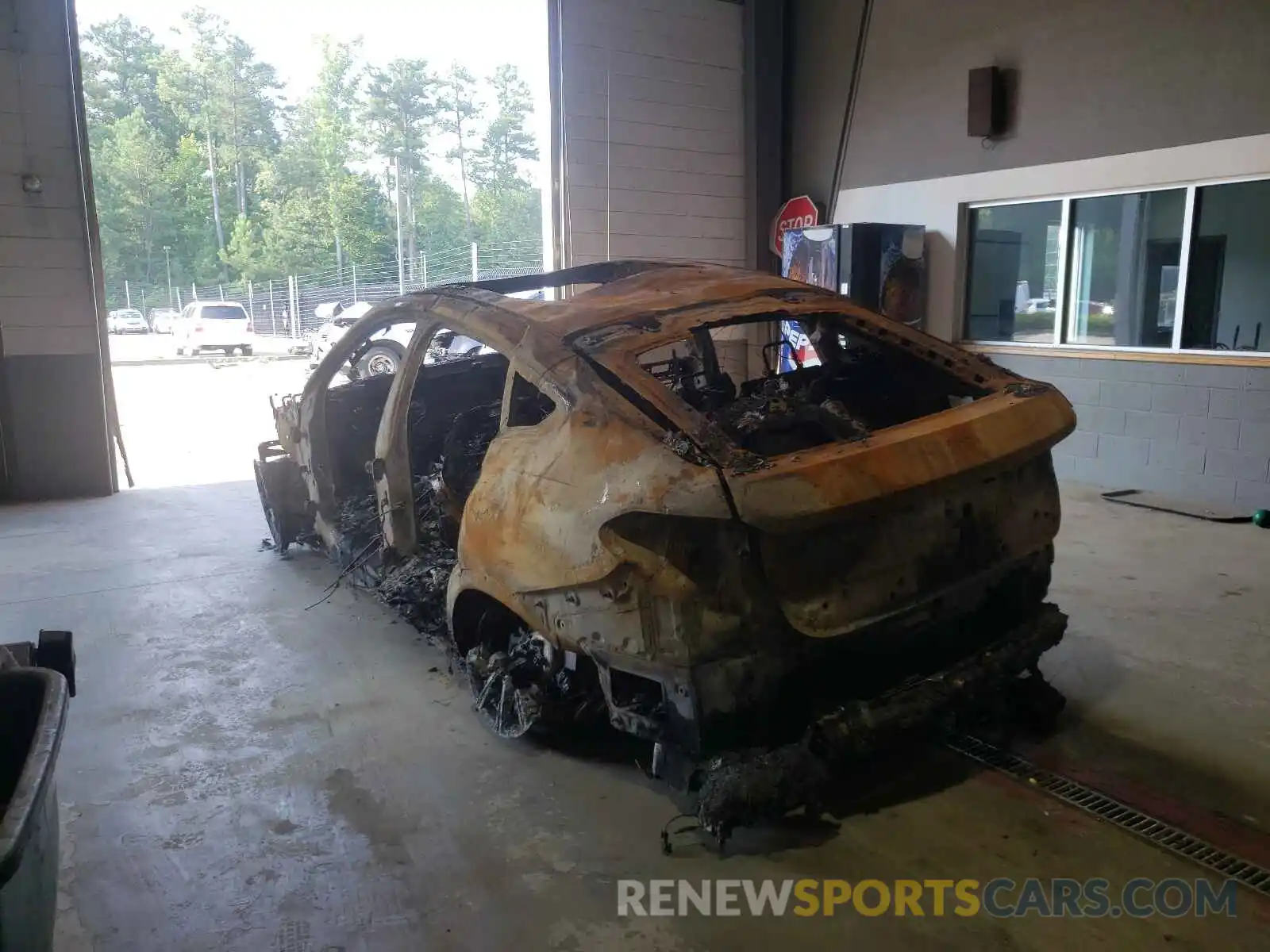 3 Photograph of a damaged car 5UXCY8C0XM9D91192 BMW X6 2021