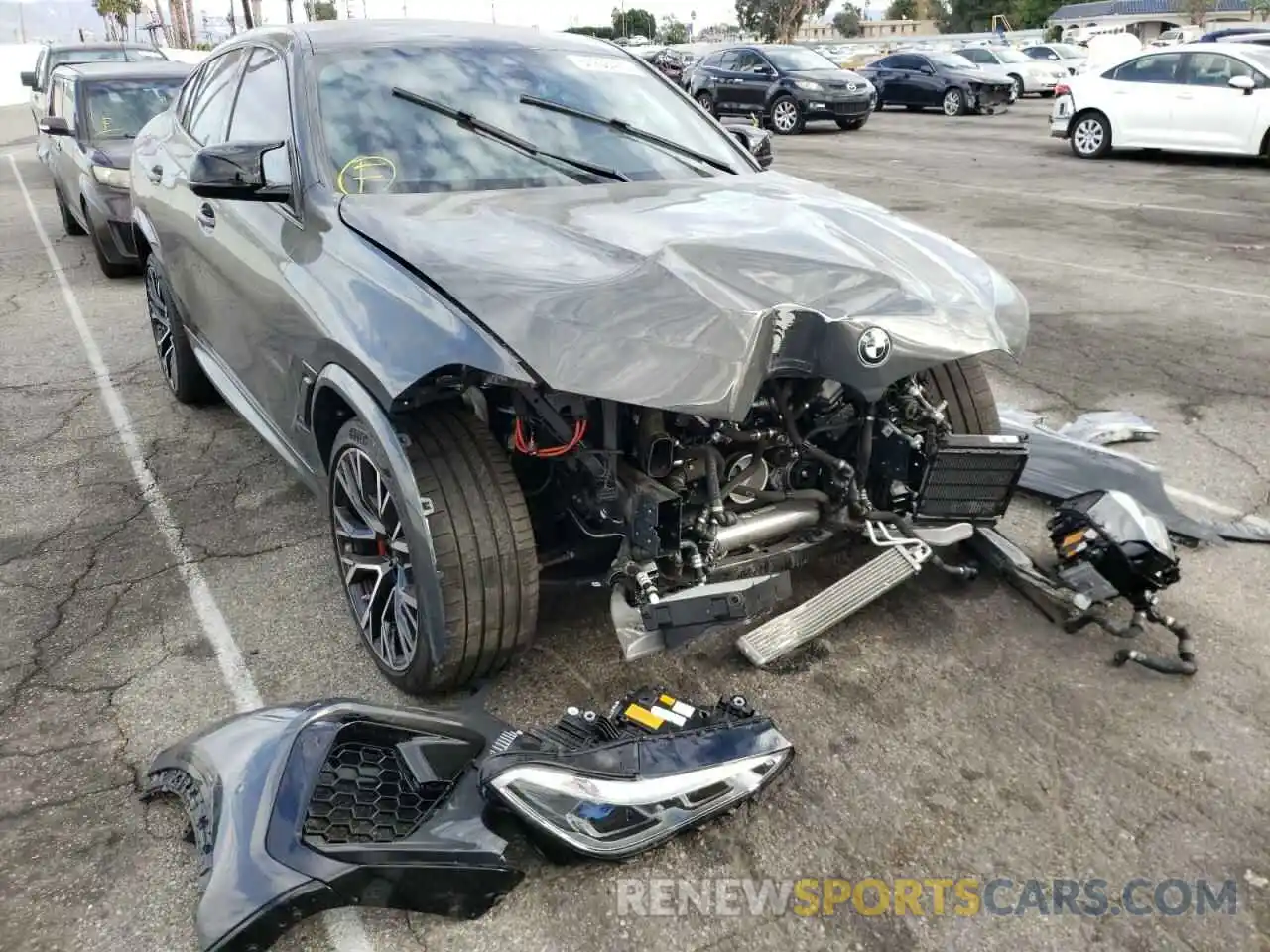 1 Photograph of a damaged car 5YMCY0C04M9G42993 BMW X6 2021