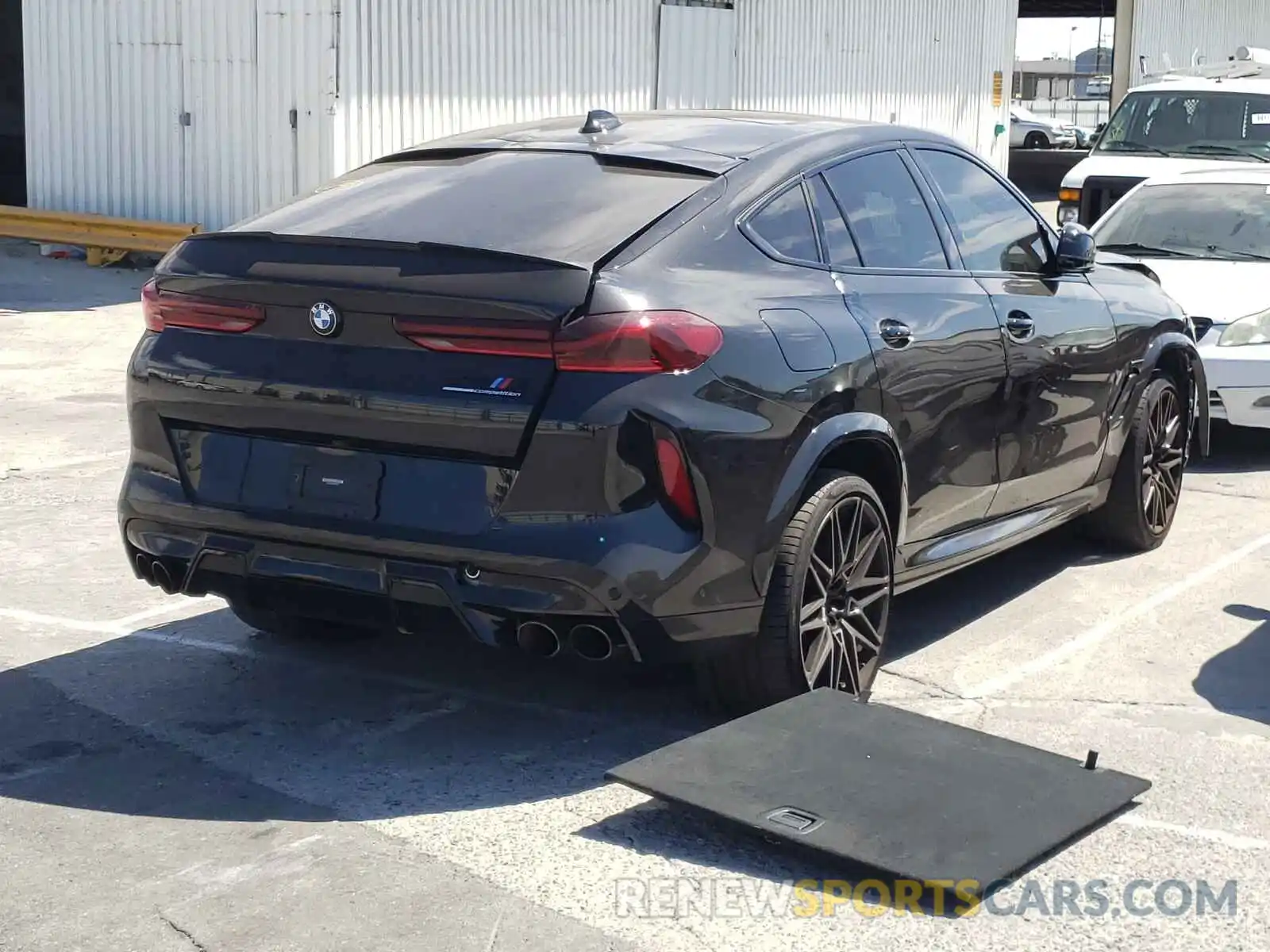 4 Photograph of a damaged car 5YMCY0C09M9E05500 BMW X6 2021