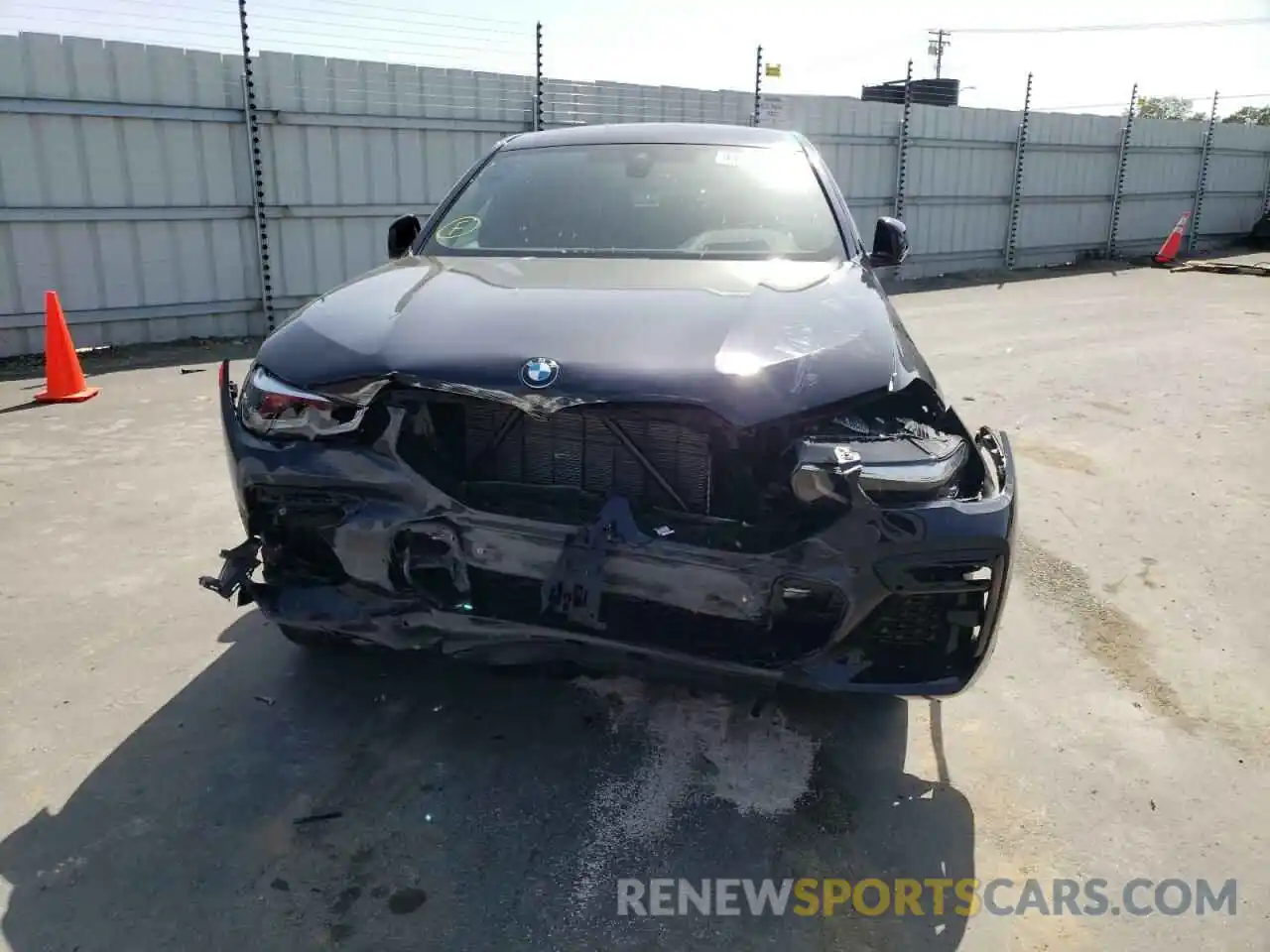 9 Photograph of a damaged car 5UXCY6C00N9L56261 BMW X6 2022