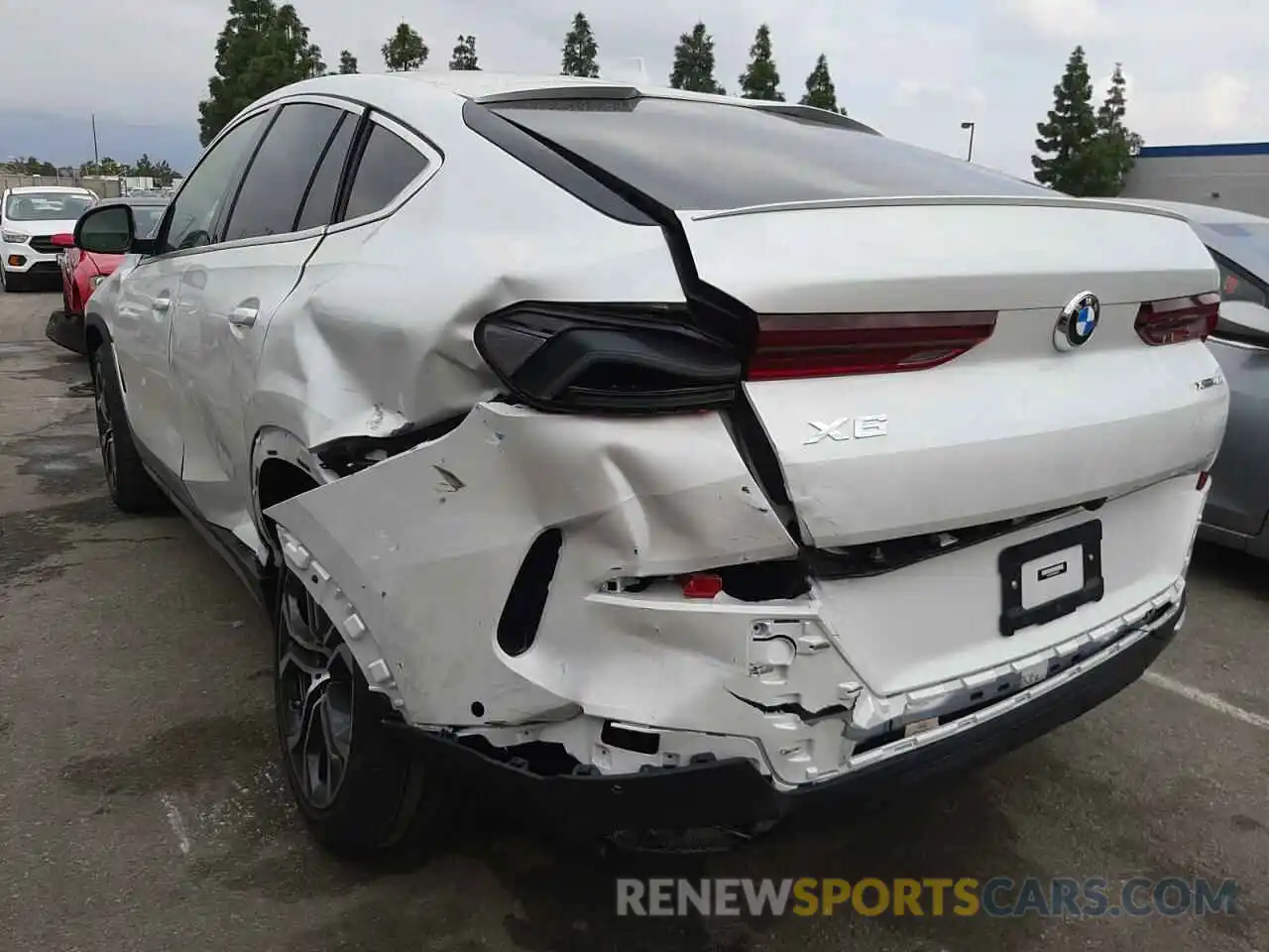 3 Photograph of a damaged car 5UXCY6C04N9K22613 BMW X6 2022