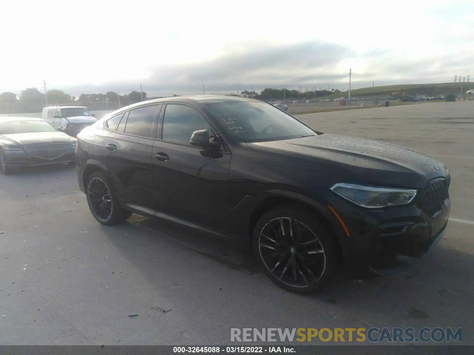 1 Photograph of a damaged car 5UXCY6C04N9K74940 BMW X6 2022