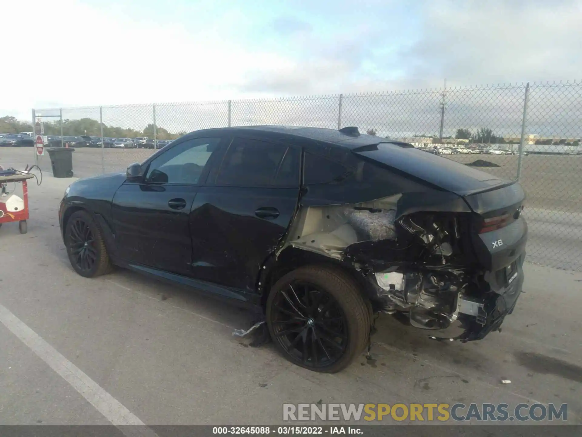 3 Photograph of a damaged car 5UXCY6C04N9K74940 BMW X6 2022