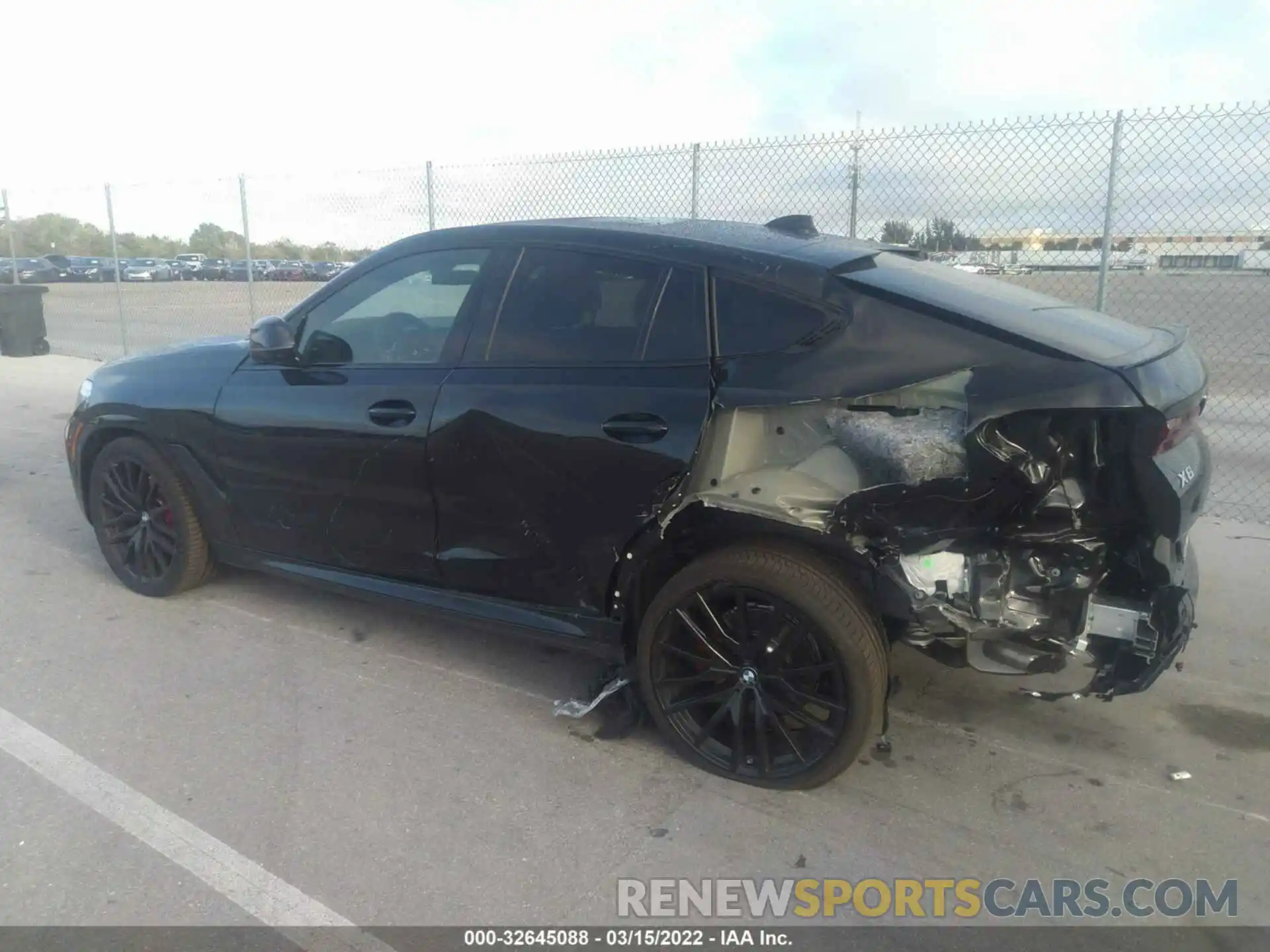 6 Photograph of a damaged car 5UXCY6C04N9K74940 BMW X6 2022