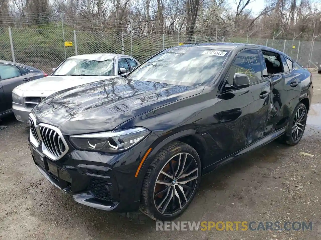 2 Photograph of a damaged car 5UXCY6C06N9K66015 BMW X6 2022