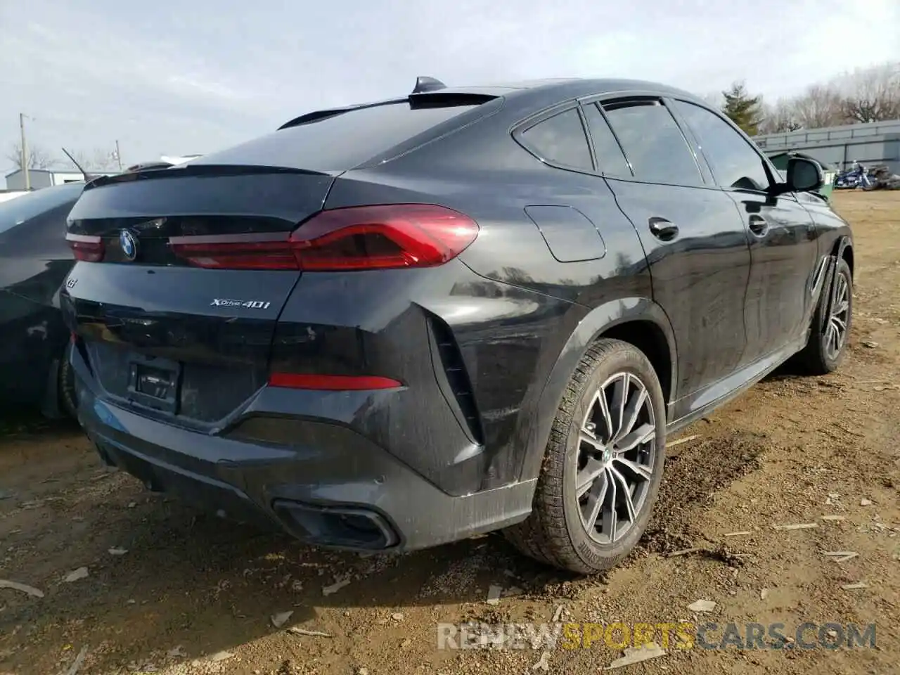 4 Photograph of a damaged car 5UXCY6C07N9K10441 BMW X6 2022