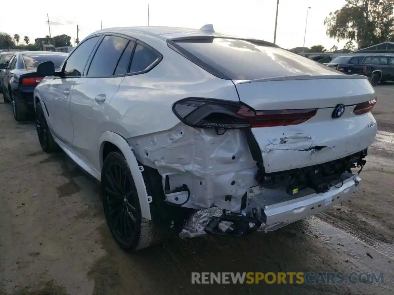 3 Photograph of a damaged car 5UXCY6C09N9K39200 BMW X6 2022