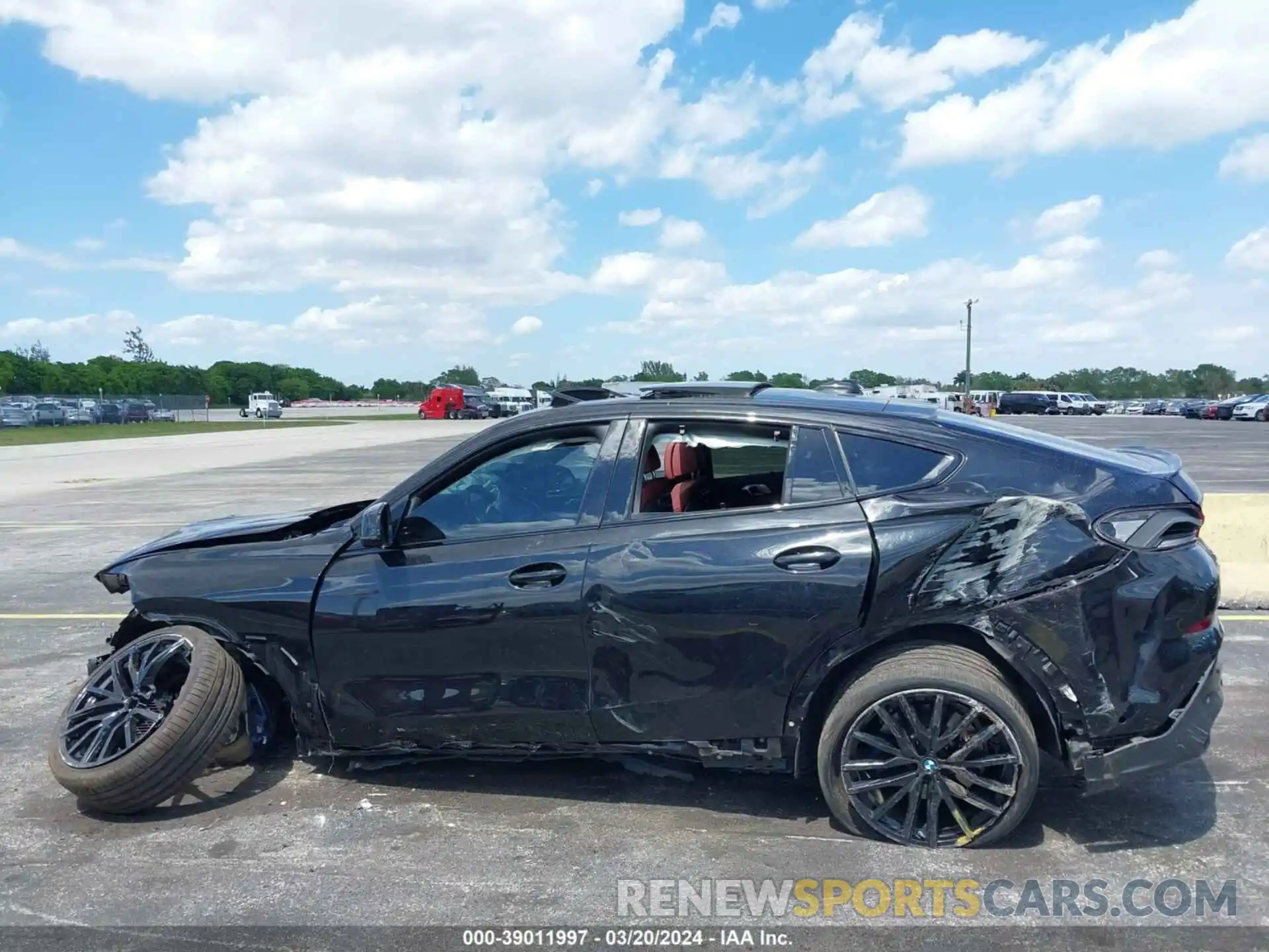 13 Photograph of a damaged car 5UXCY8C09N9M89712 BMW X6 2022