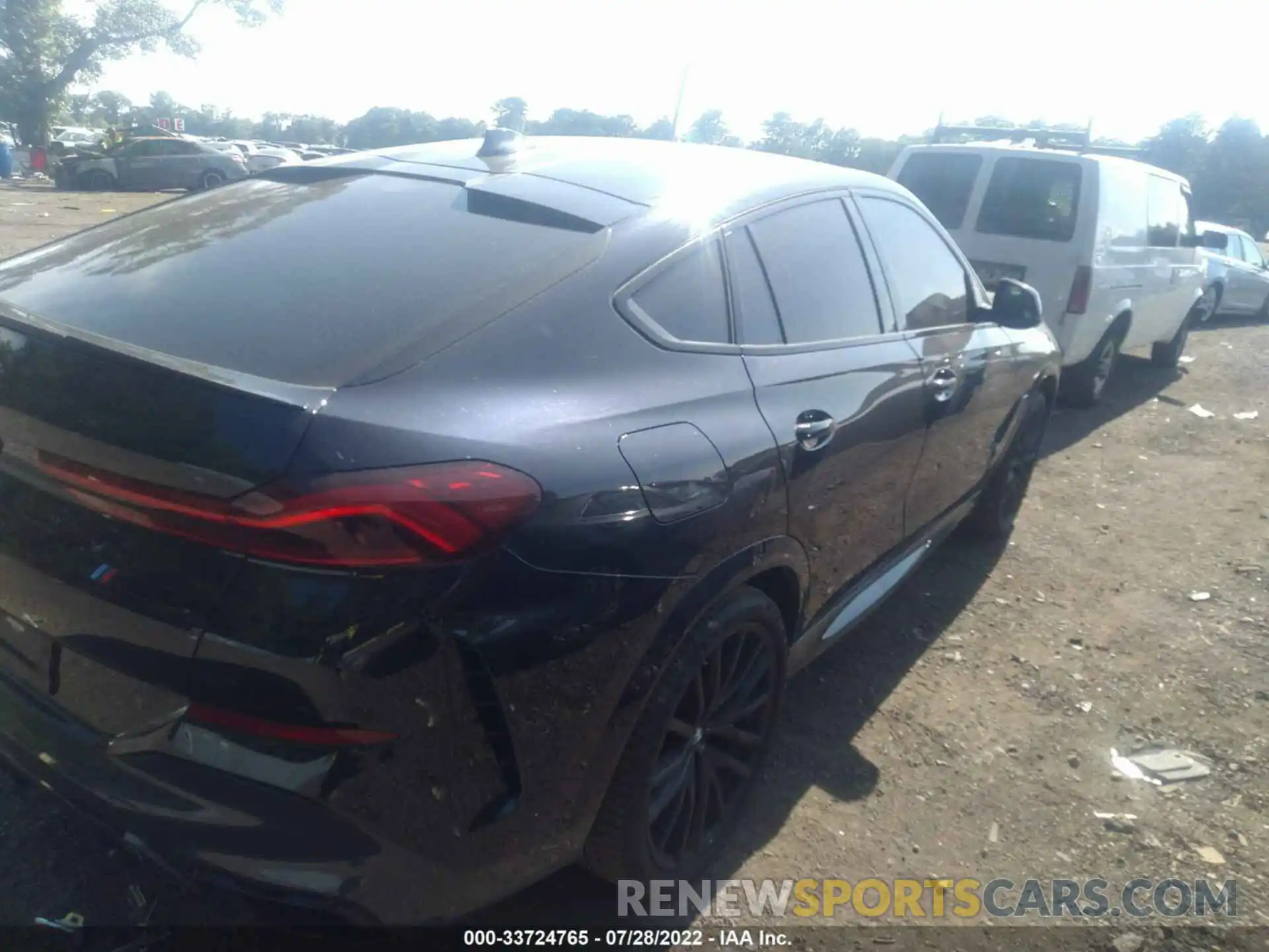 4 Photograph of a damaged car 5UXCY8C0XN9K86926 BMW X6 2022