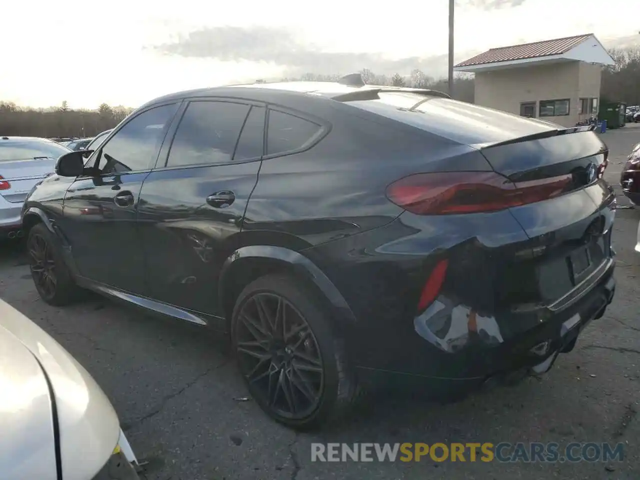 2 Photograph of a damaged car 5YMCY0C00N9L67461 BMW X6 2022