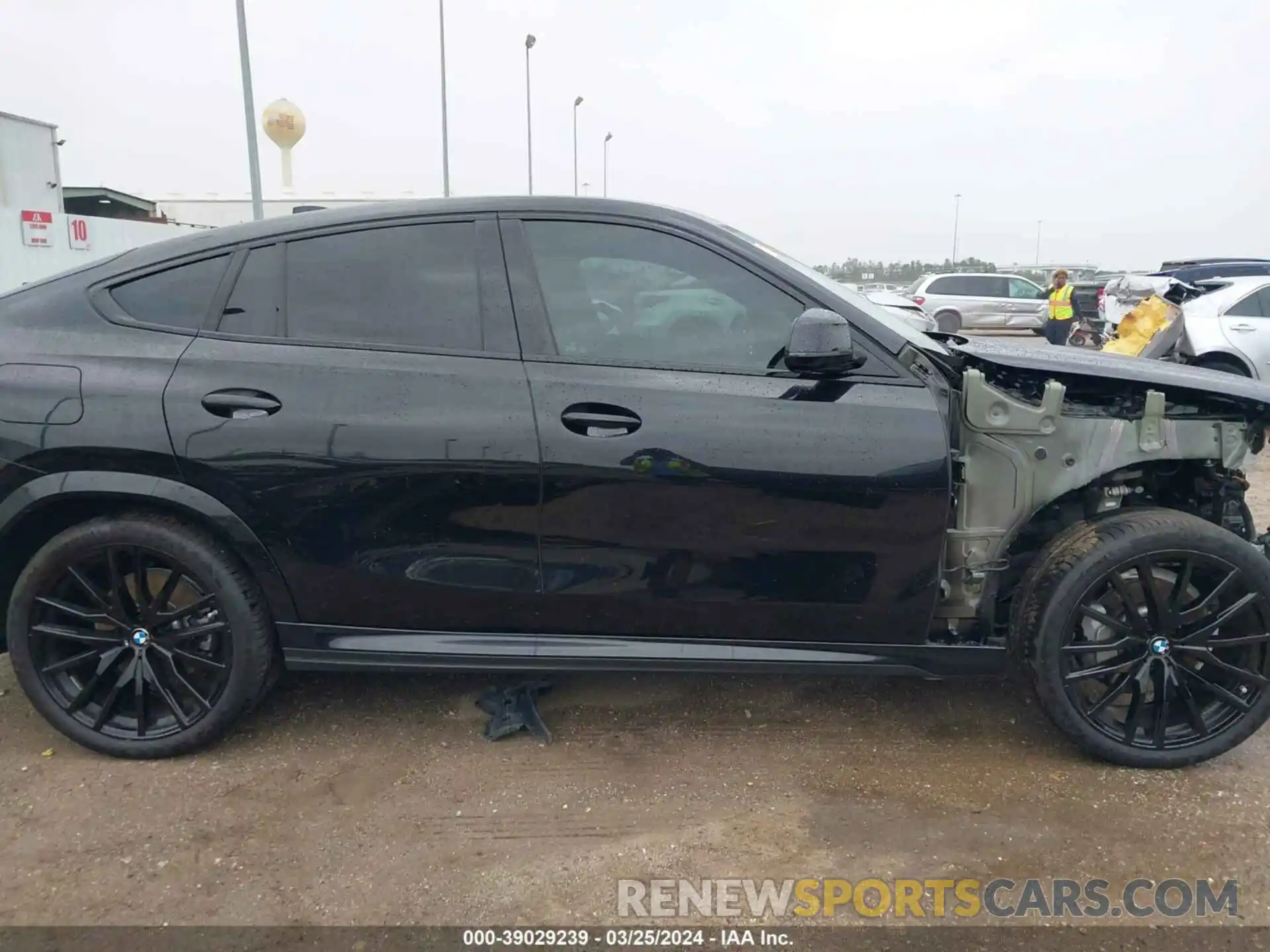 14 Photograph of a damaged car 5UXCY6C01P9R47606 BMW X6 2023